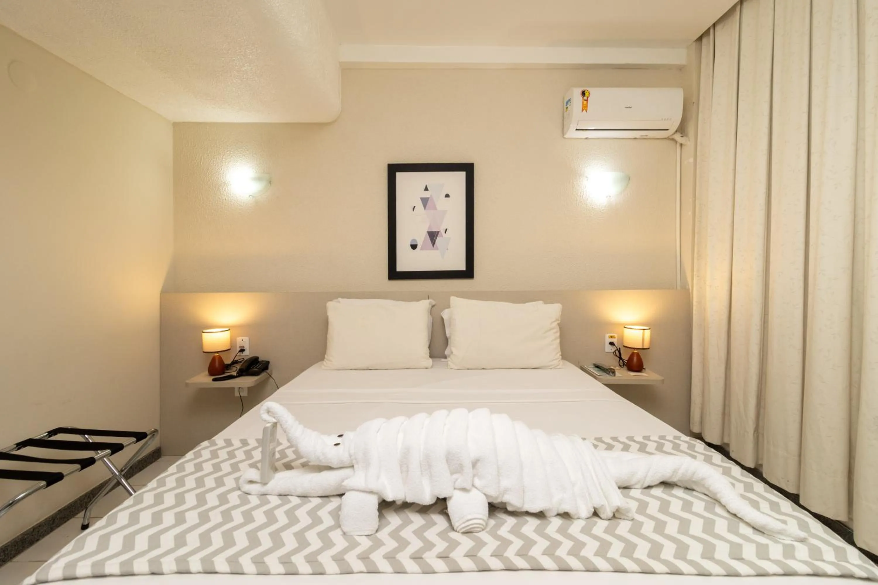 air conditioner, Bed in Hotel Golden Park Recife Boa Viagem By Nacional Inn