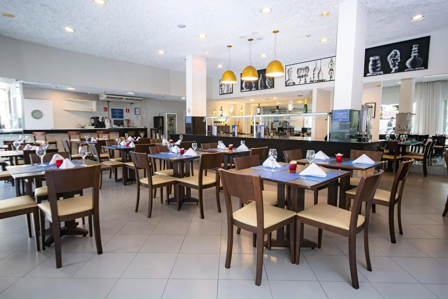 Restaurant/places to eat in Grande Hotel da Barra
