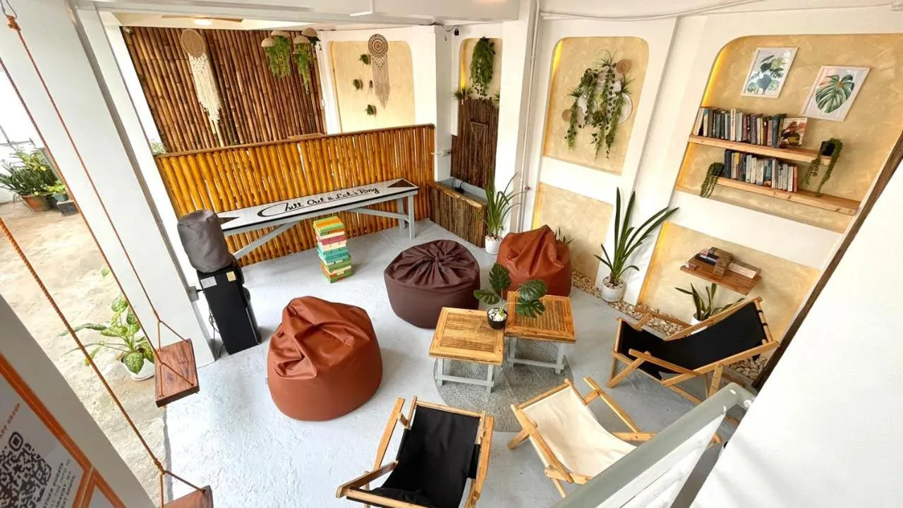 Communal lounge/ TV room in Chill Out Hostel