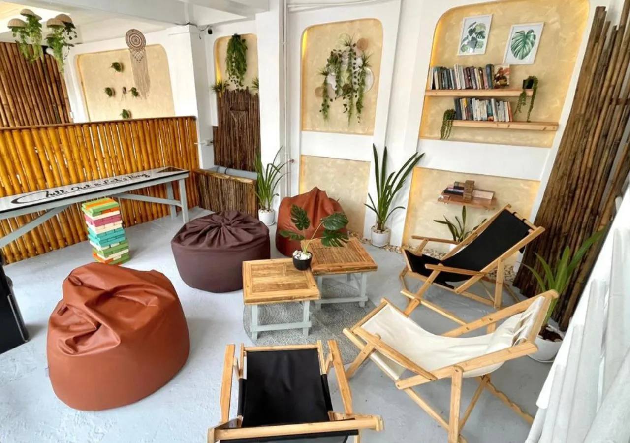 Communal lounge/ TV room in Chill Out Hostel