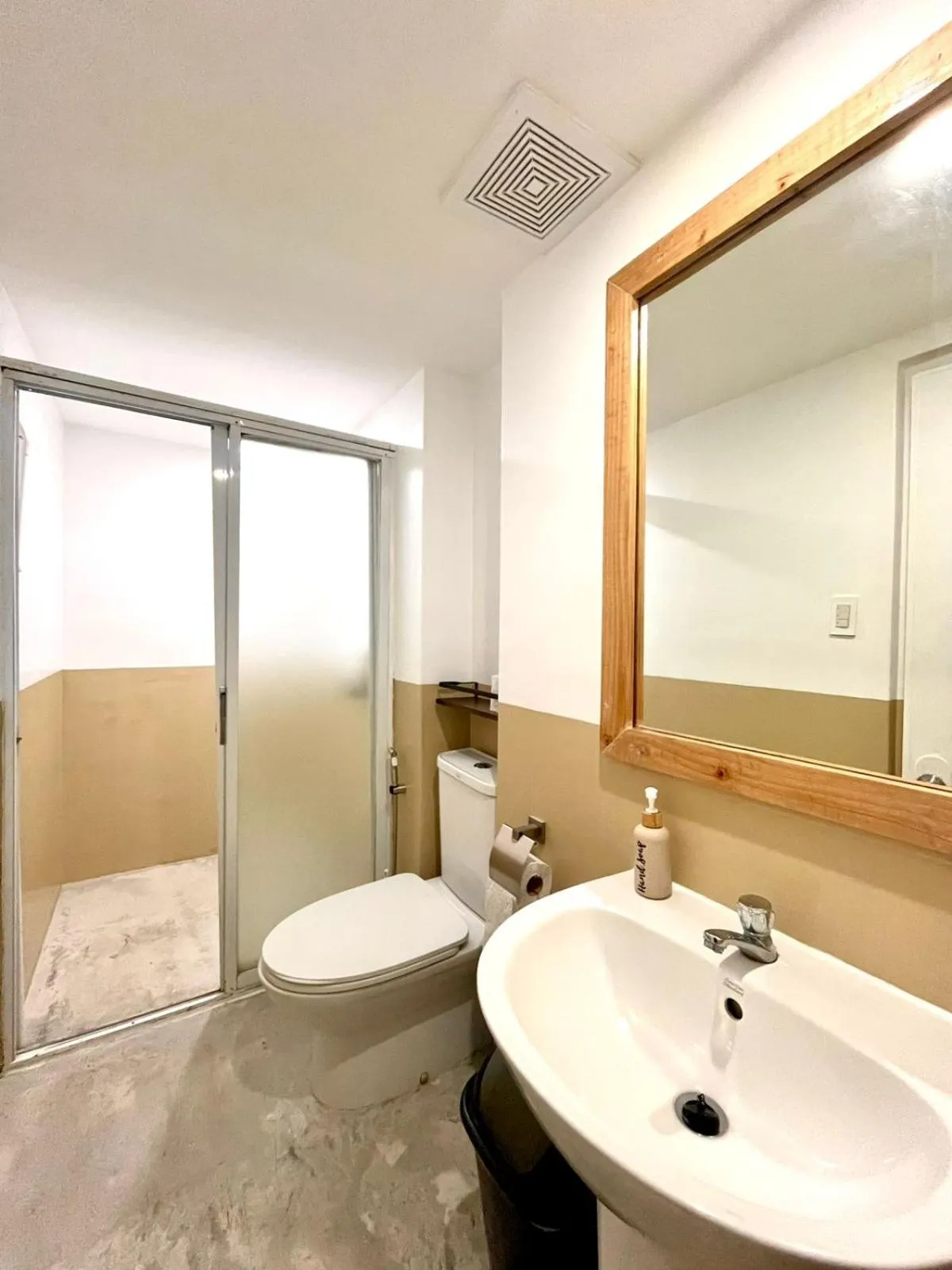 Shower in Chill Out Hostel