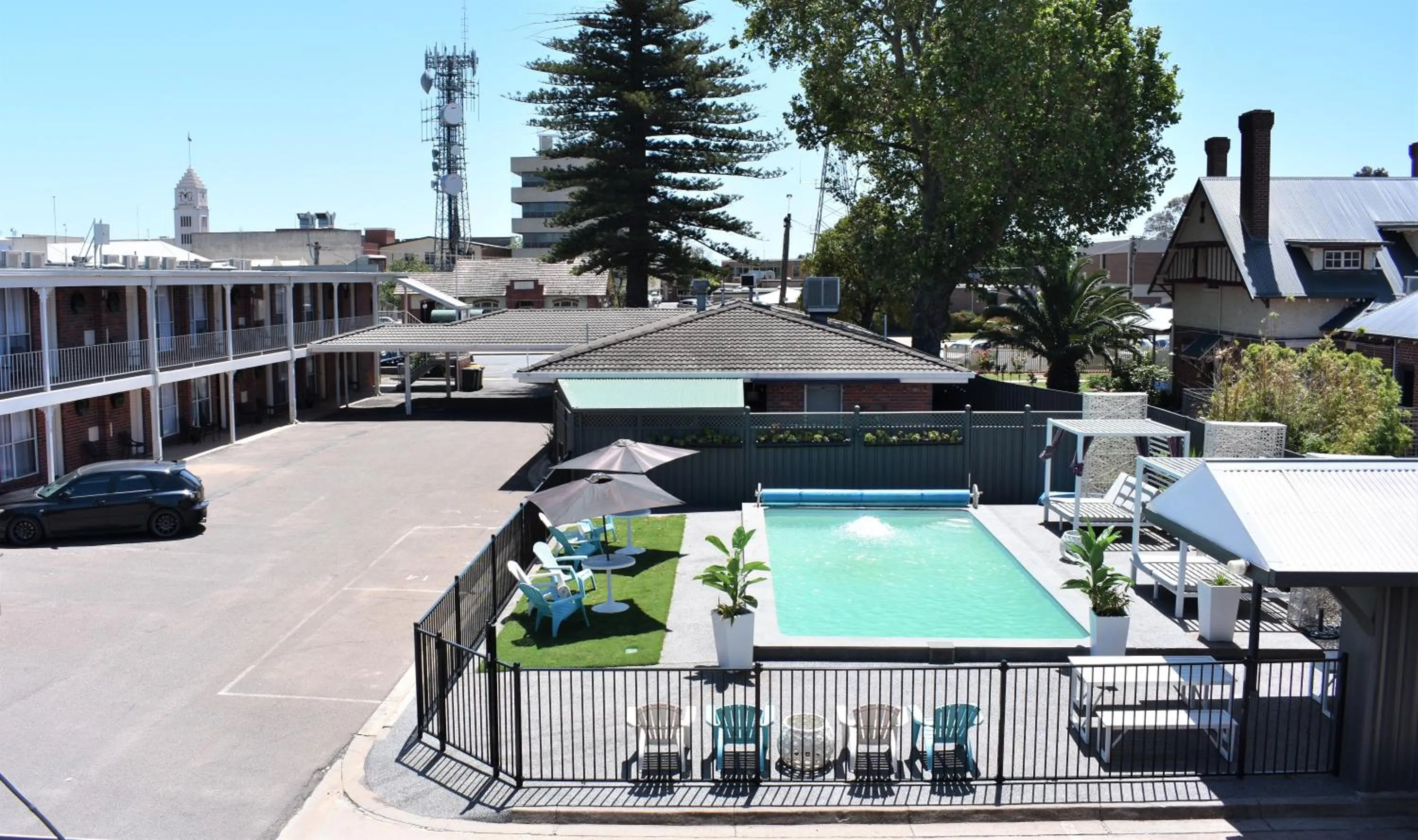 Town House Motor Inn