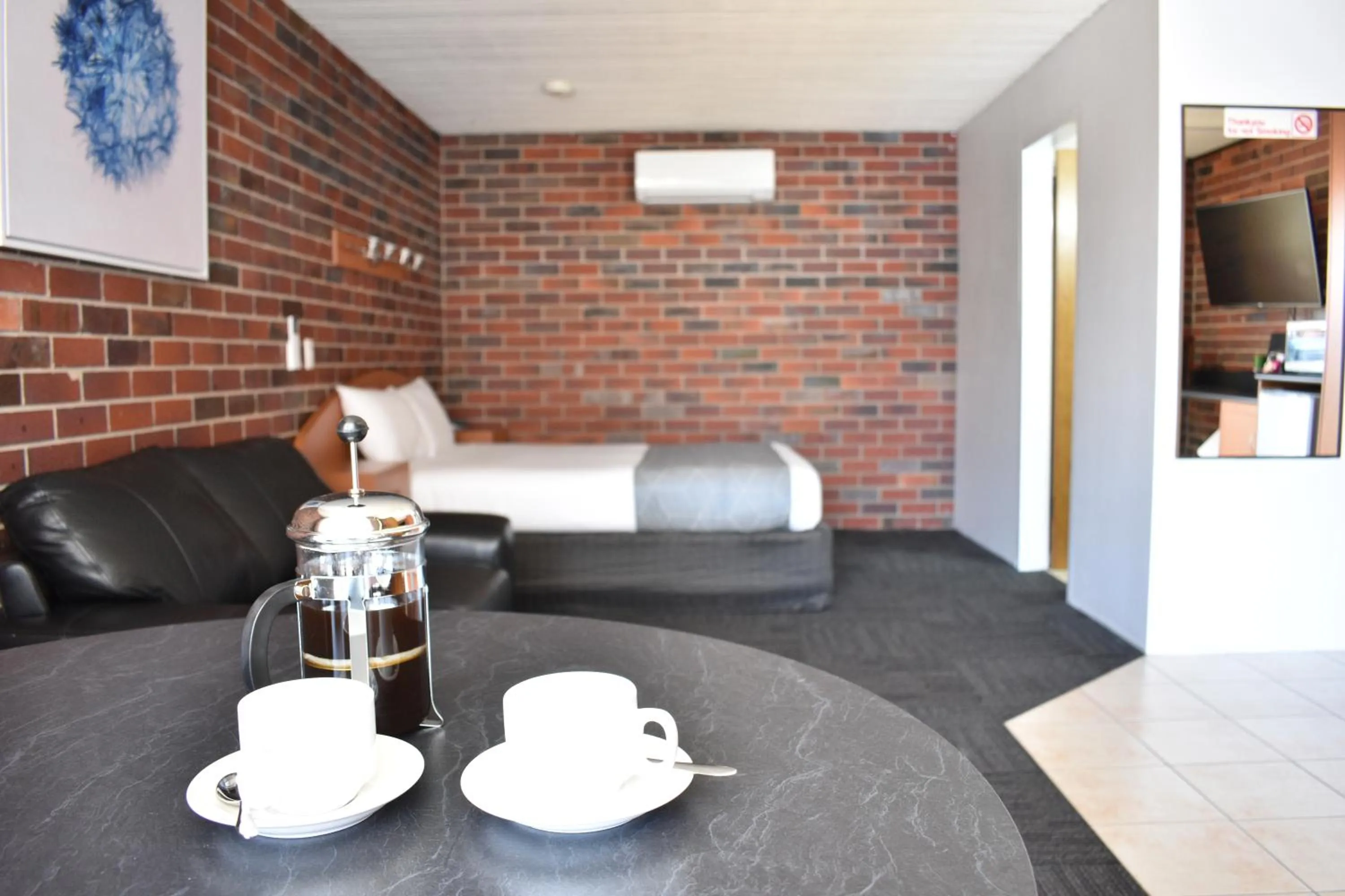 Town House Motor Inn