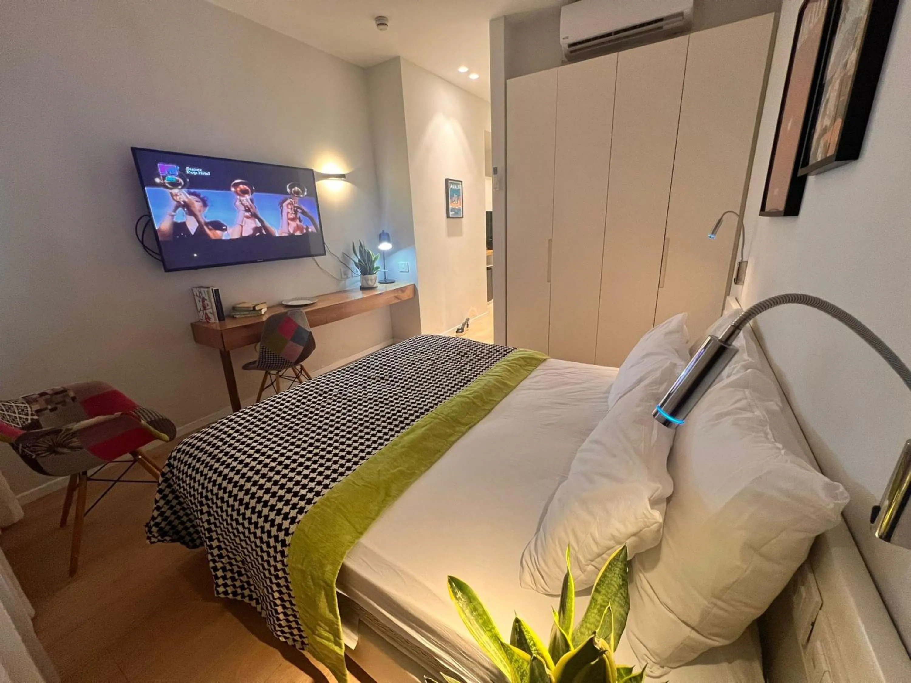 Bedroom, Bed in Dizengoff 208 Hotel Tel Aviv