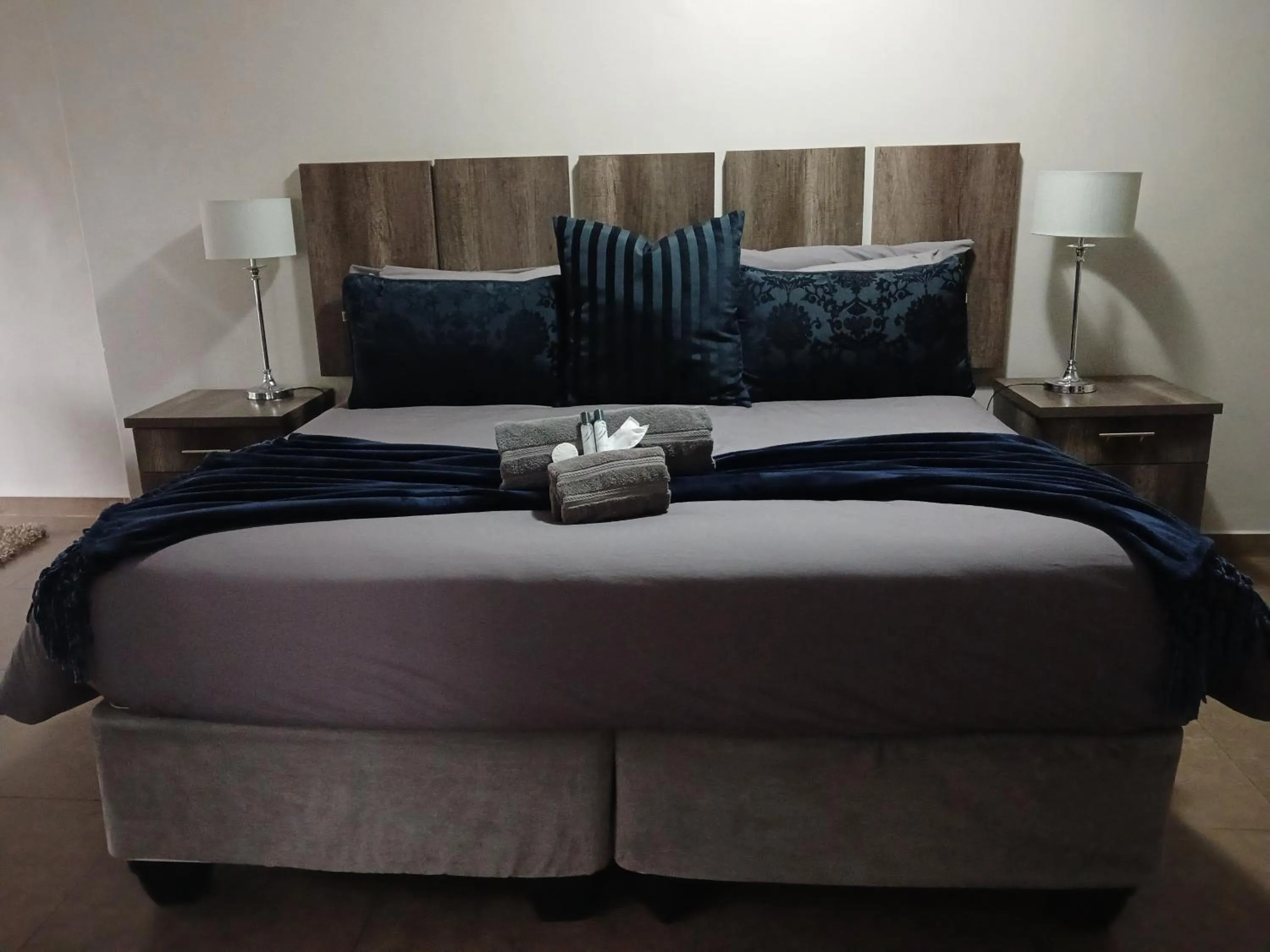 Bed in Blue Sparrow Guest House