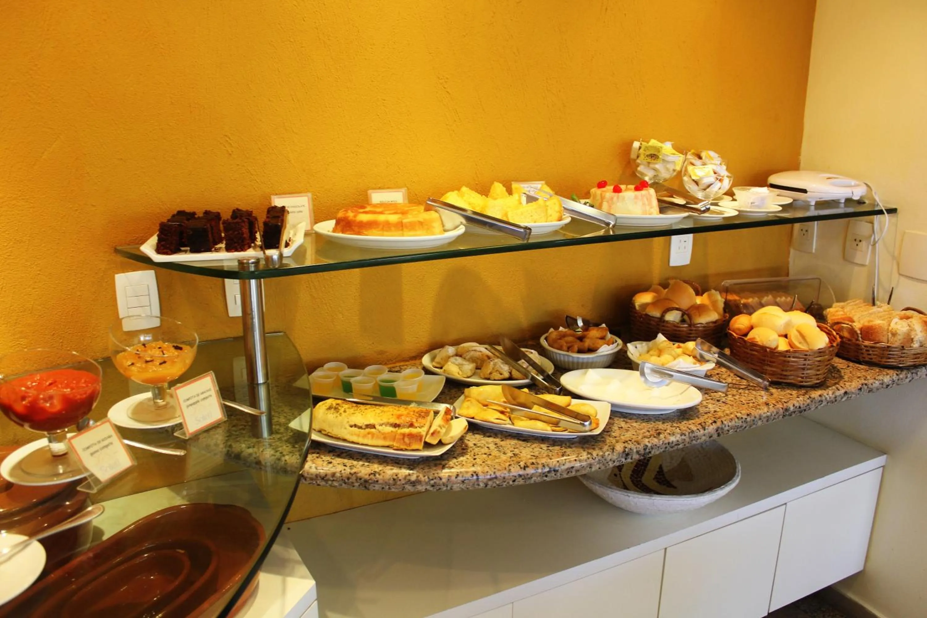 Restaurant/places to eat in Garbos Soleil Hotel