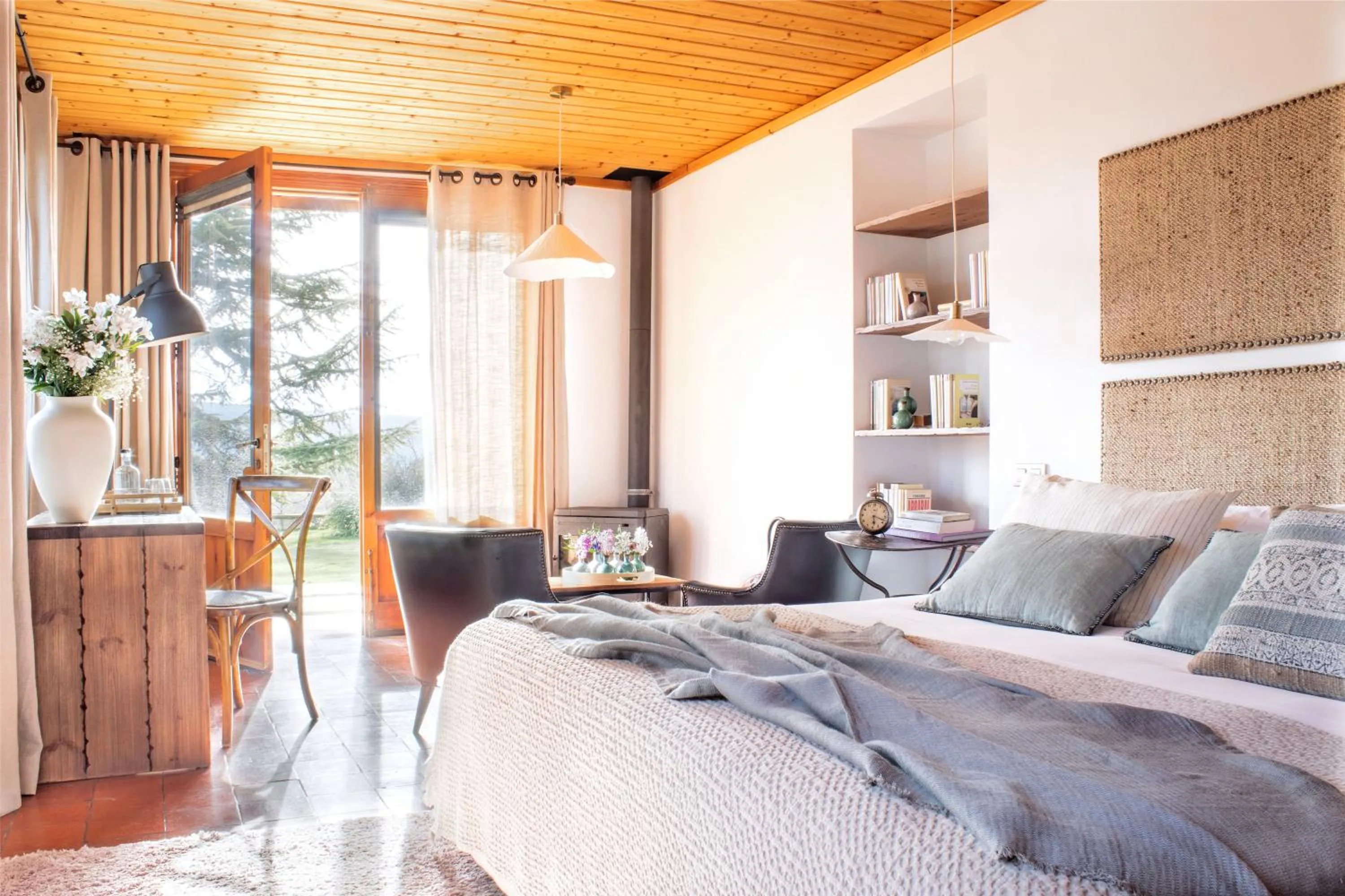 Bedroom, Bed in MasQi, The Energy House