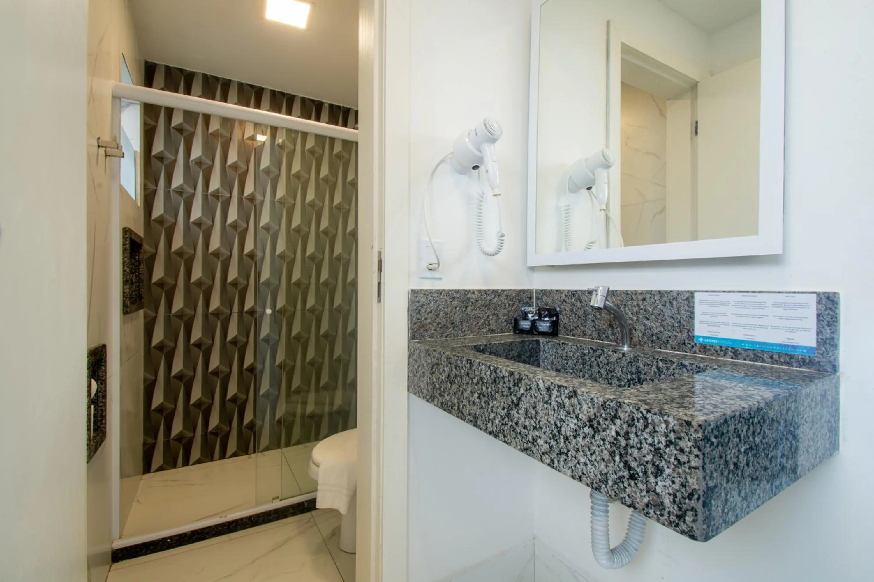 Shower in Pousada Aroma do Mar by Latitud Hoteles