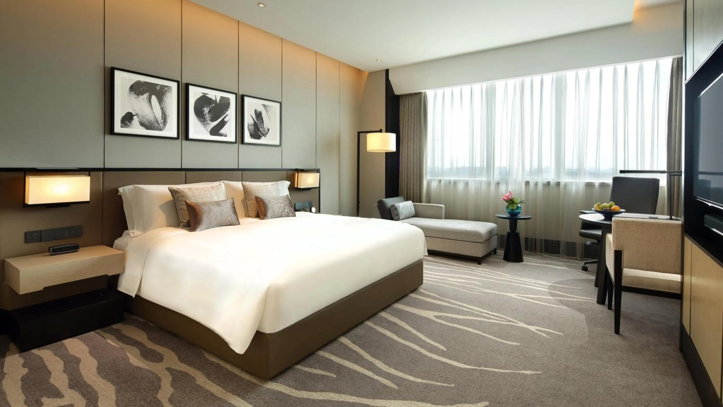 Photo of the whole room, Bed in InterContinental Shanghai Hongqiao NECC by IHG