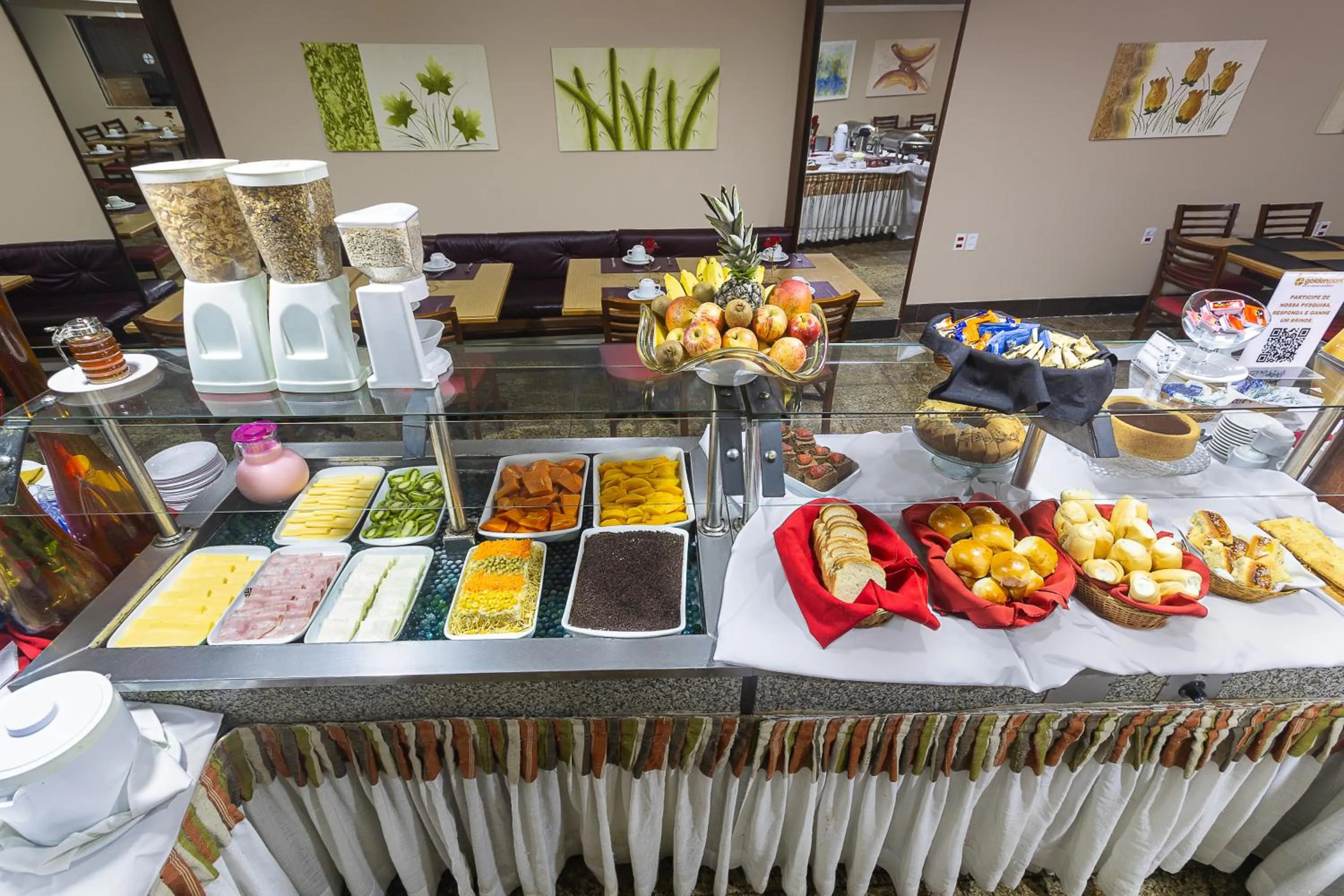 Buffet breakfast in Hotel Golden Park Rio de Janeiro Aeroporto By Nacional Inn