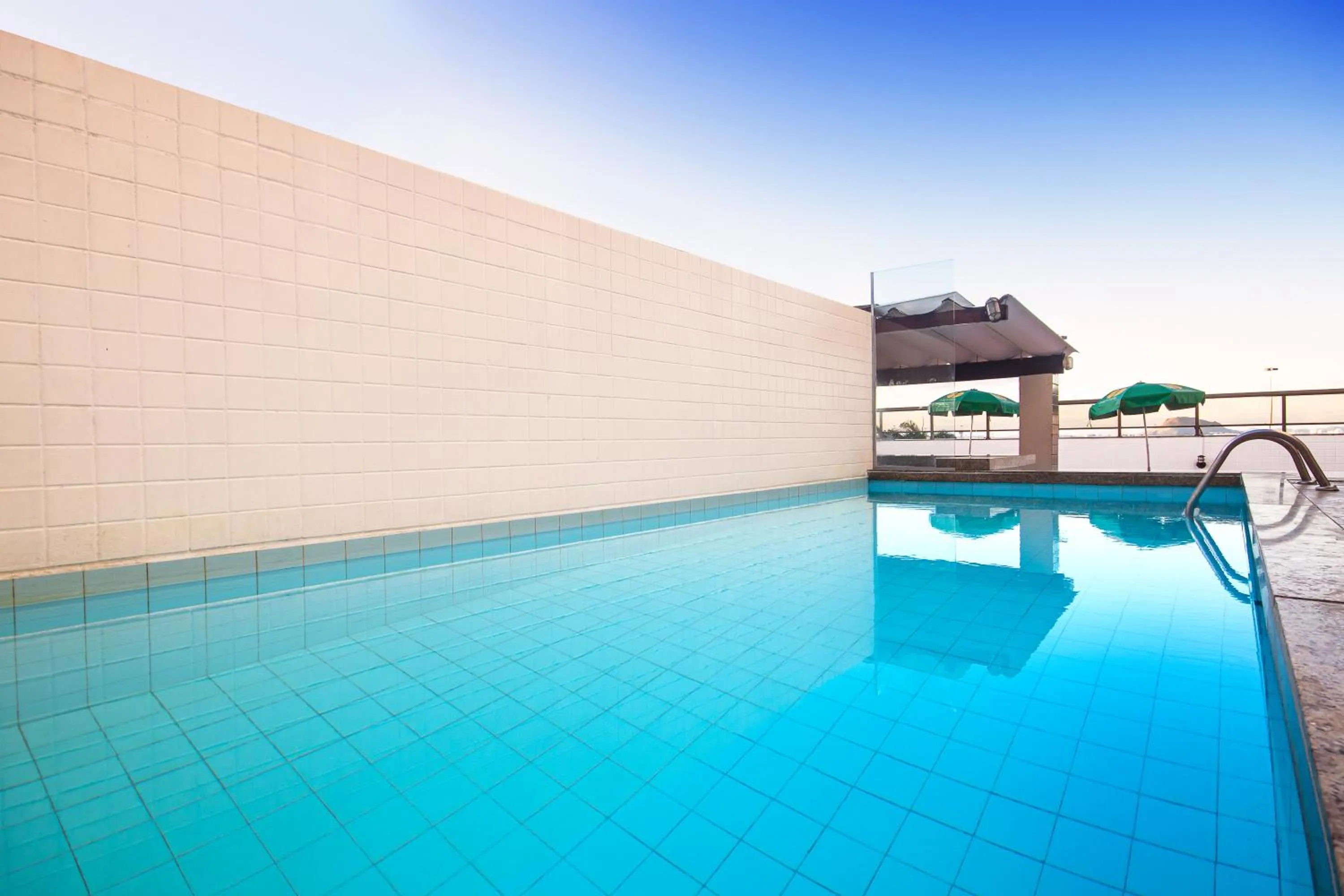 Pool view in Hotel Golden Park Rio de Janeiro Aeroporto By Nacional Inn