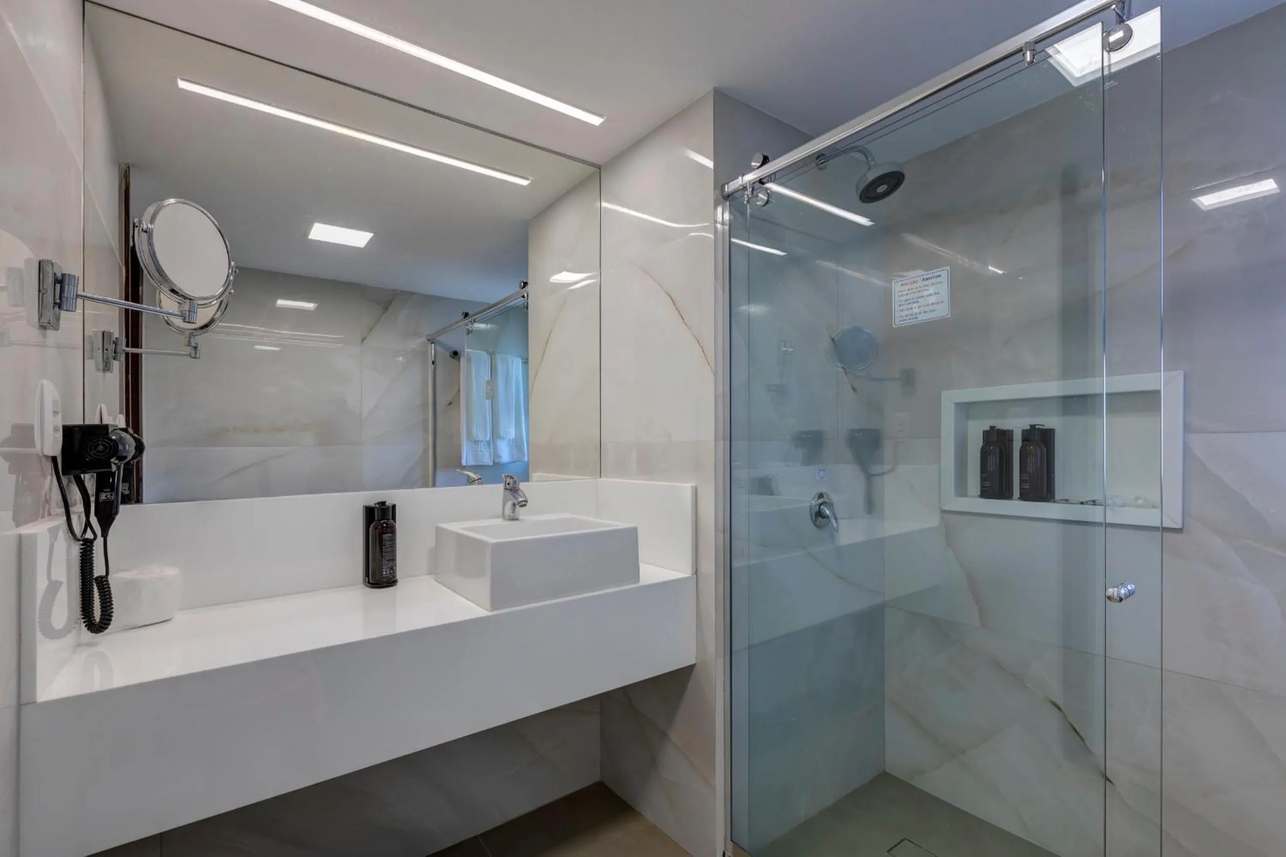 Toilet in Monte Pascoal Praia Hotel Salvador