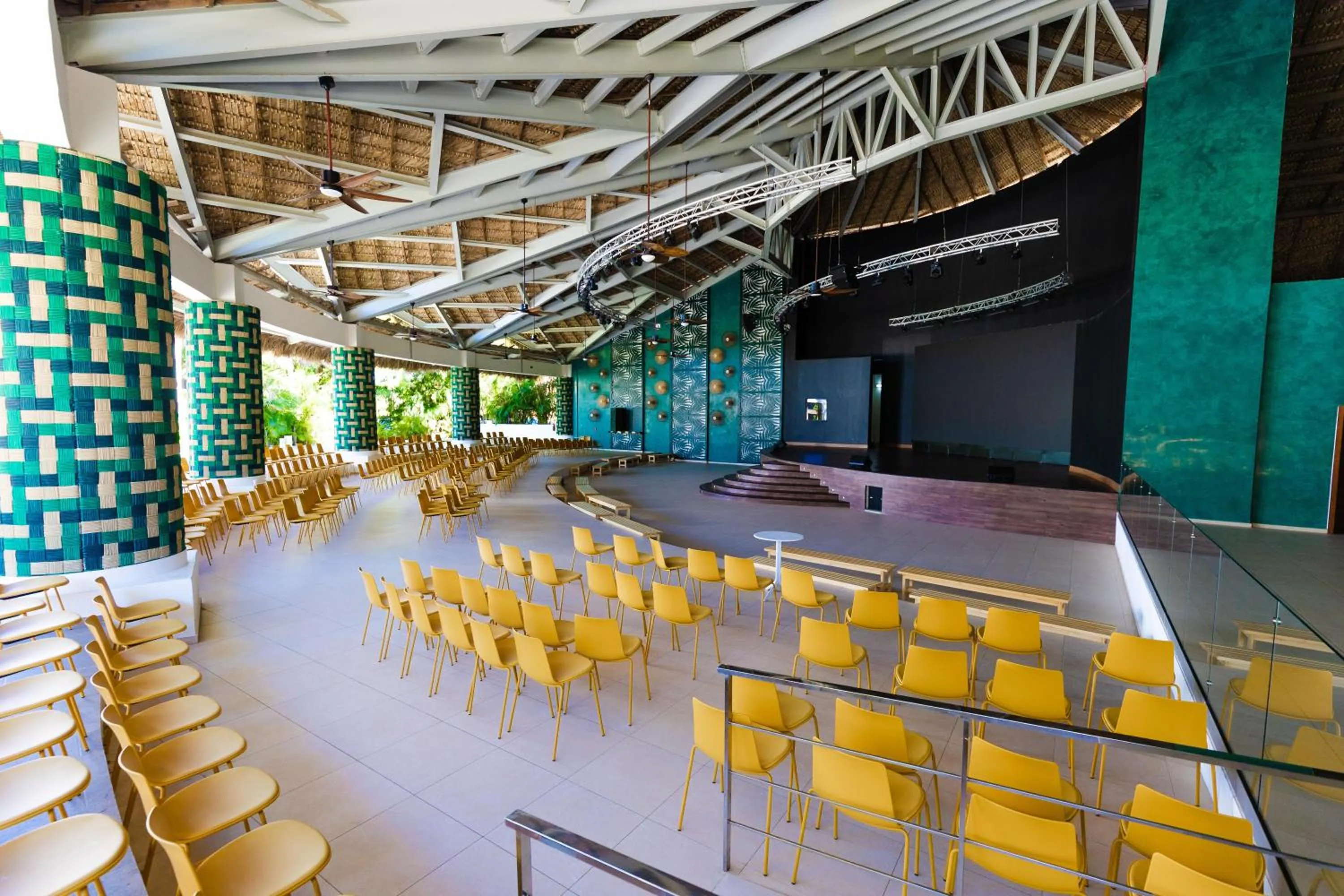 Nightclub / DJ in Caribe Deluxe Princess - All Inclusive