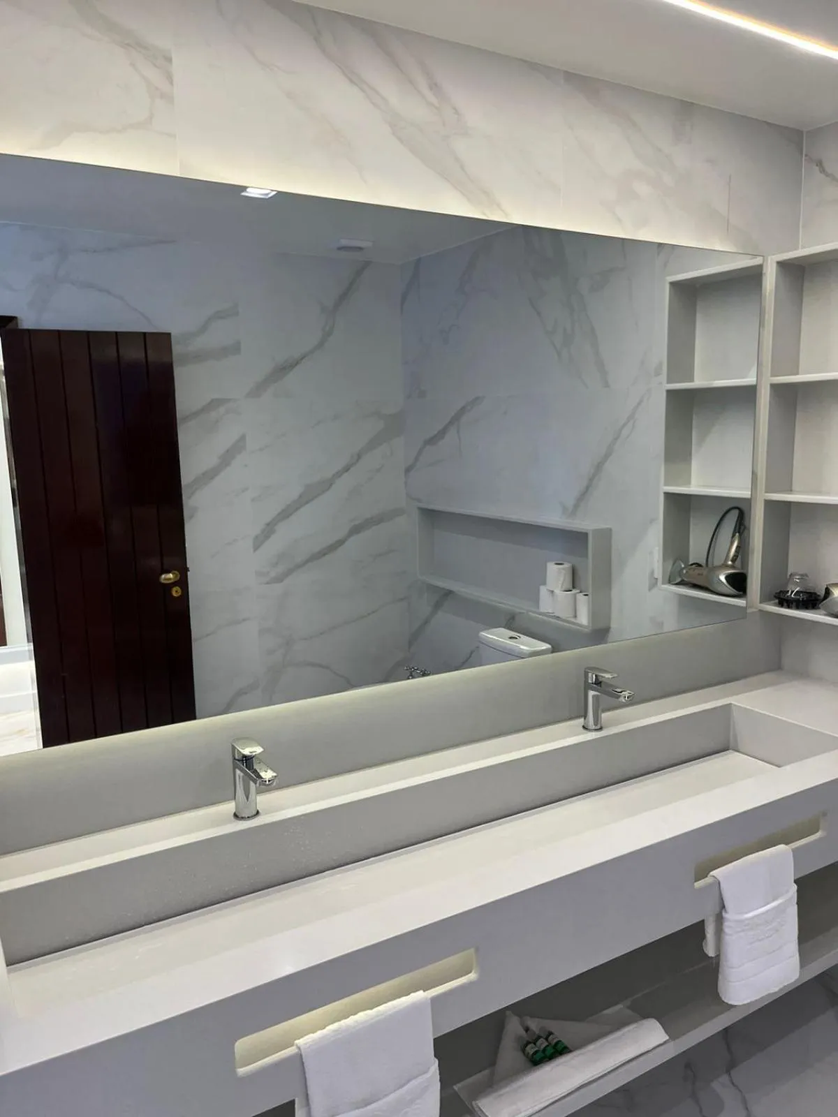 Bath in Colonna Park Hotel