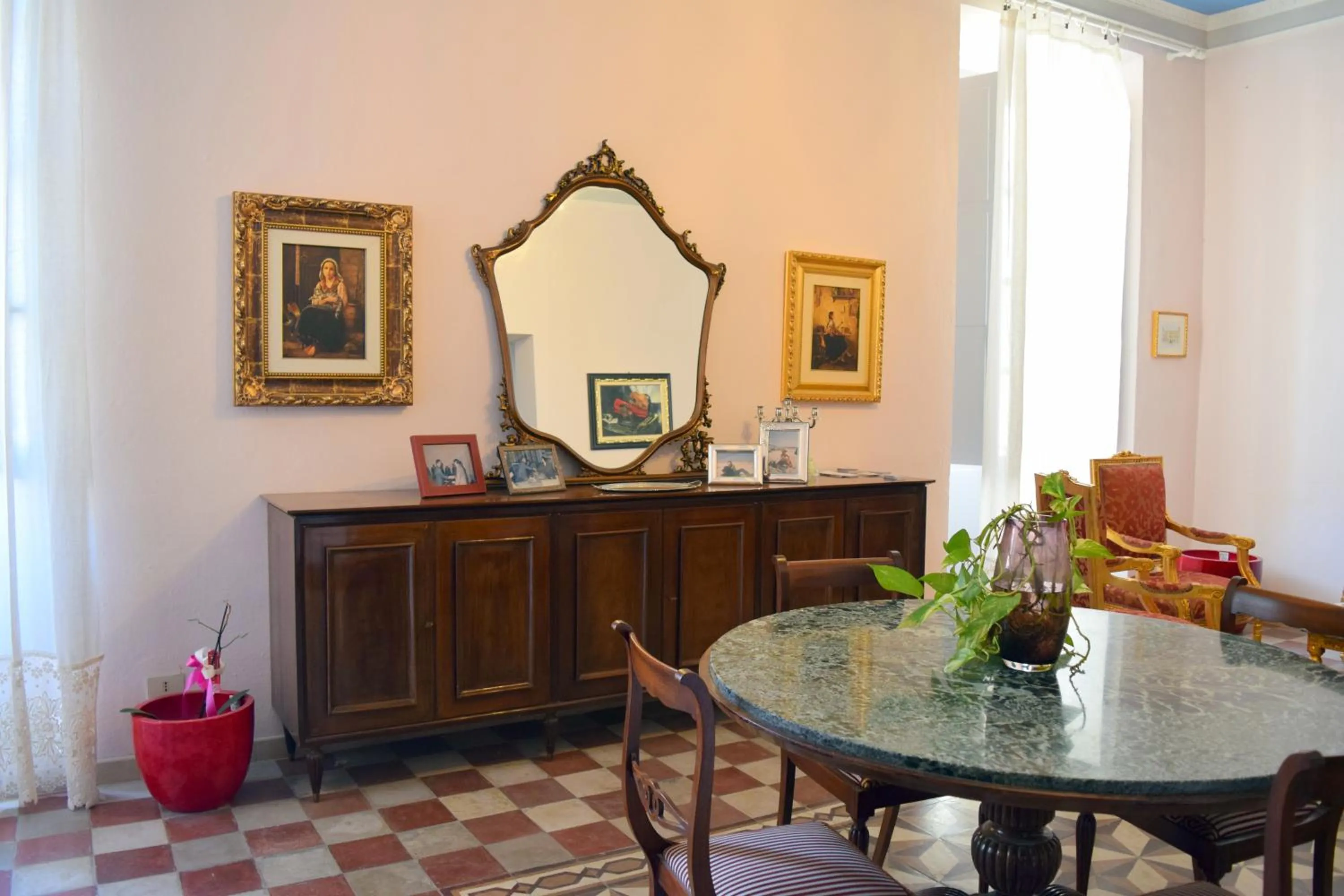 Communal lounge/ TV room in Eleonora Room & Breakfast