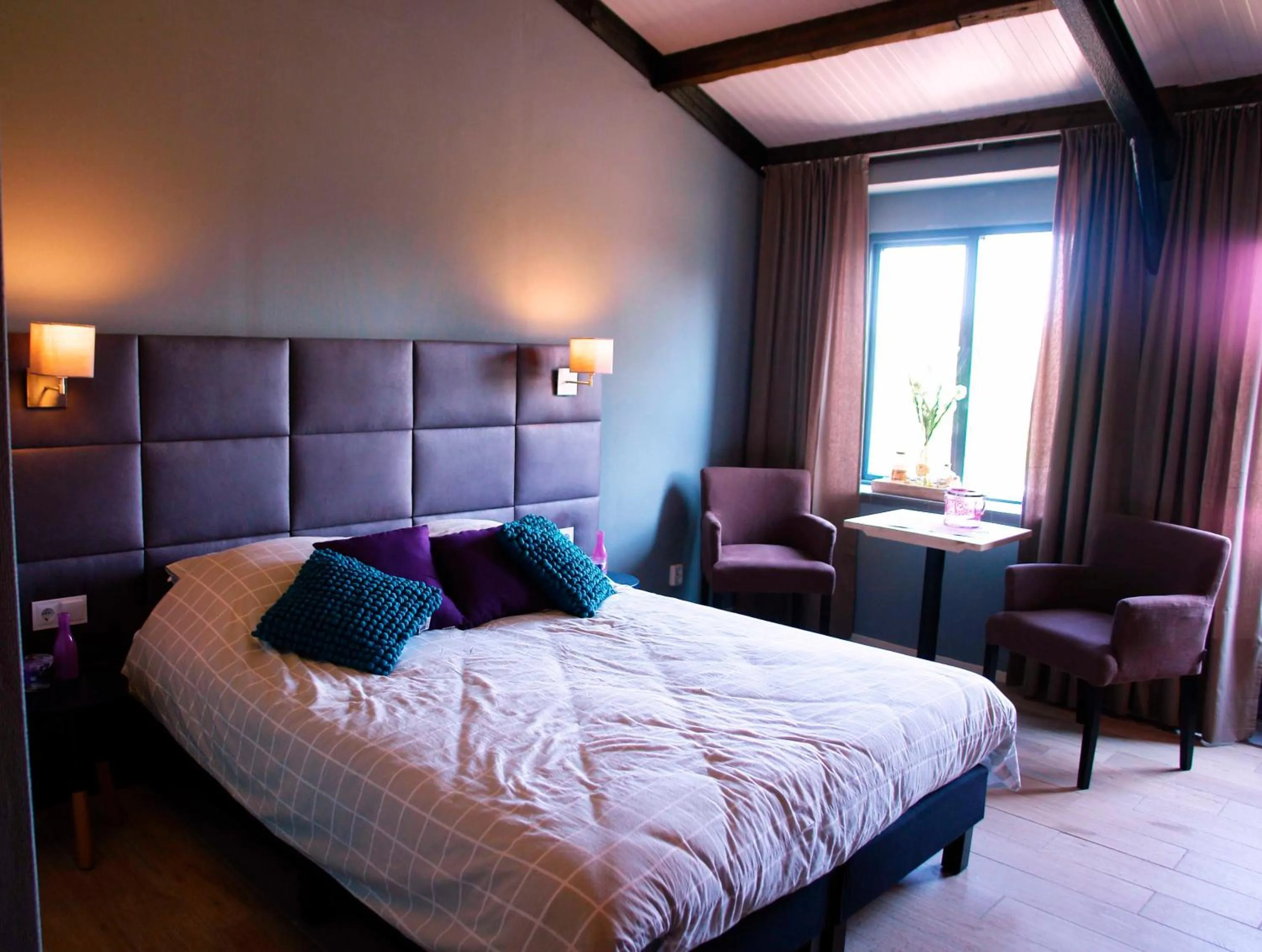 Photo of the whole room in Dunez men only resort