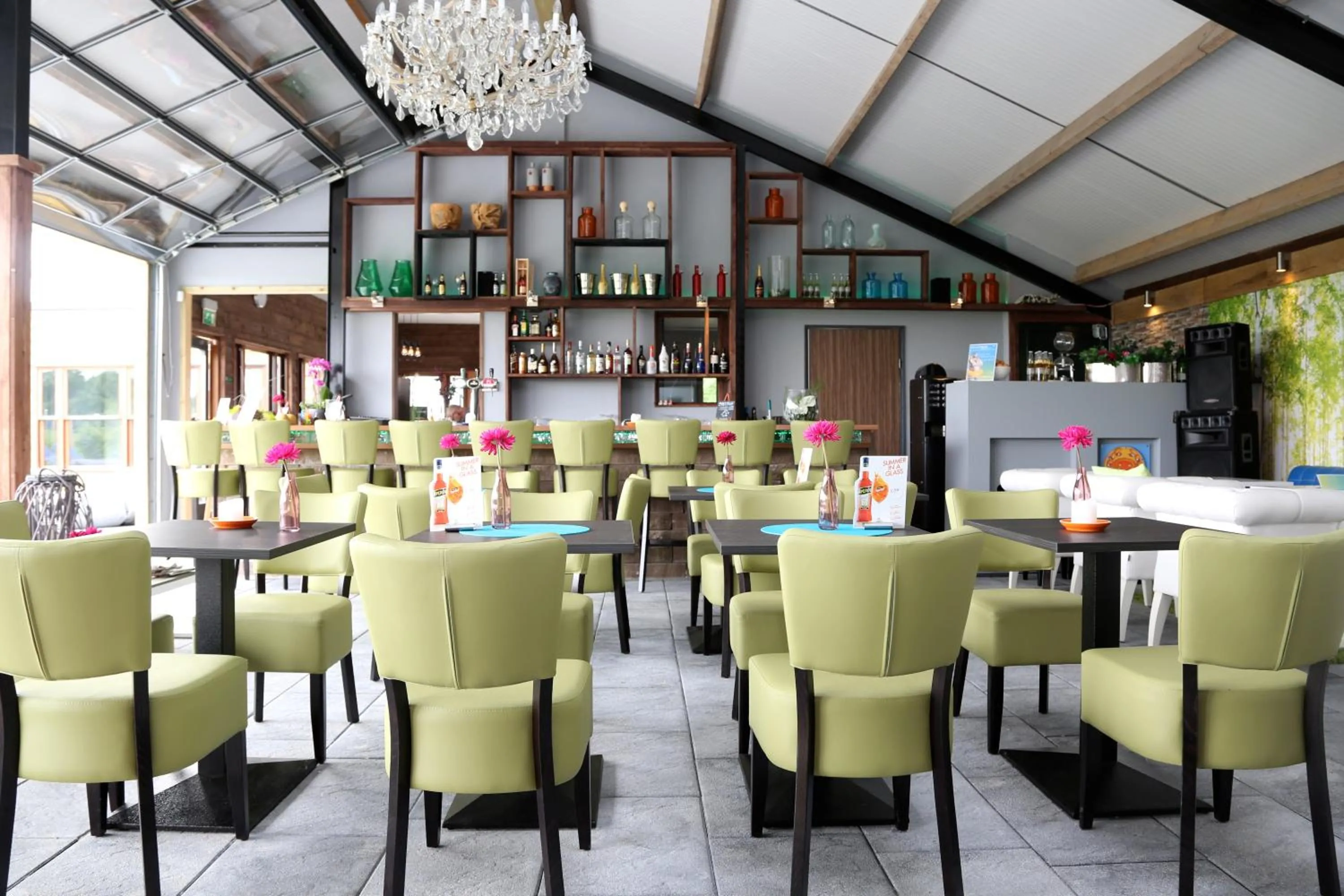 Restaurant/places to eat in Dunez men only resort