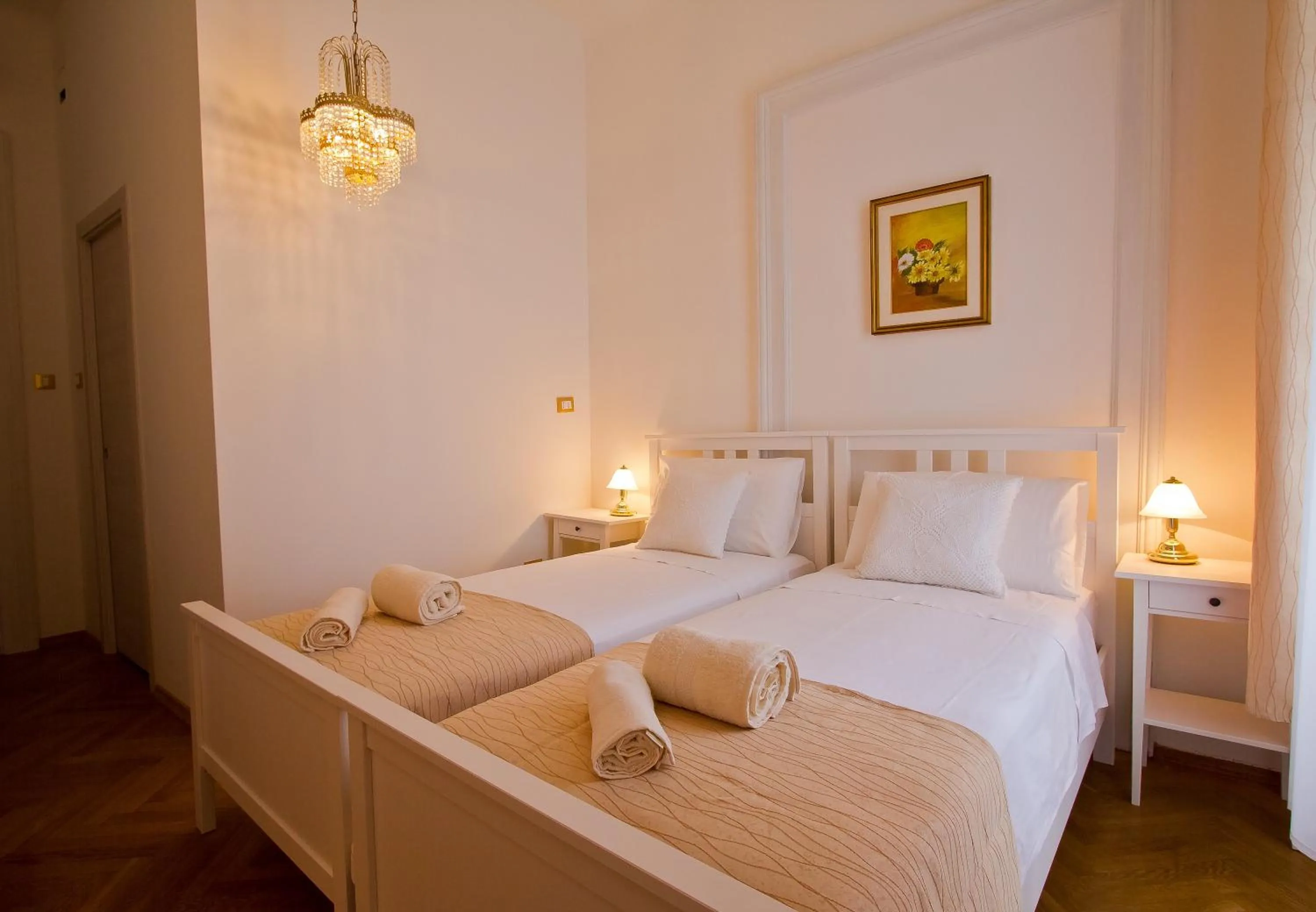 Bed in Golden Rooms Bed & Breakfast