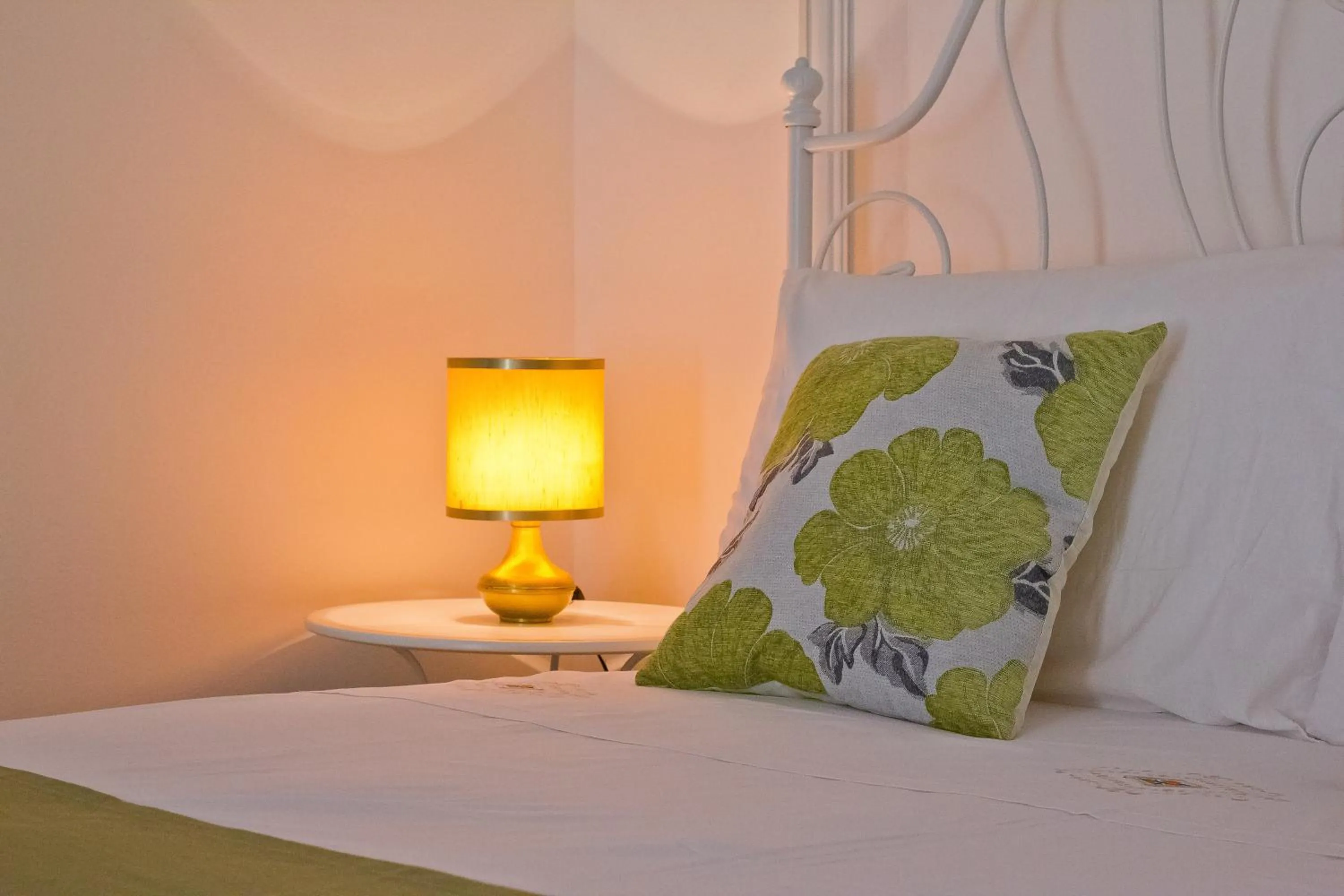 Bed in Golden Rooms Bed & Breakfast