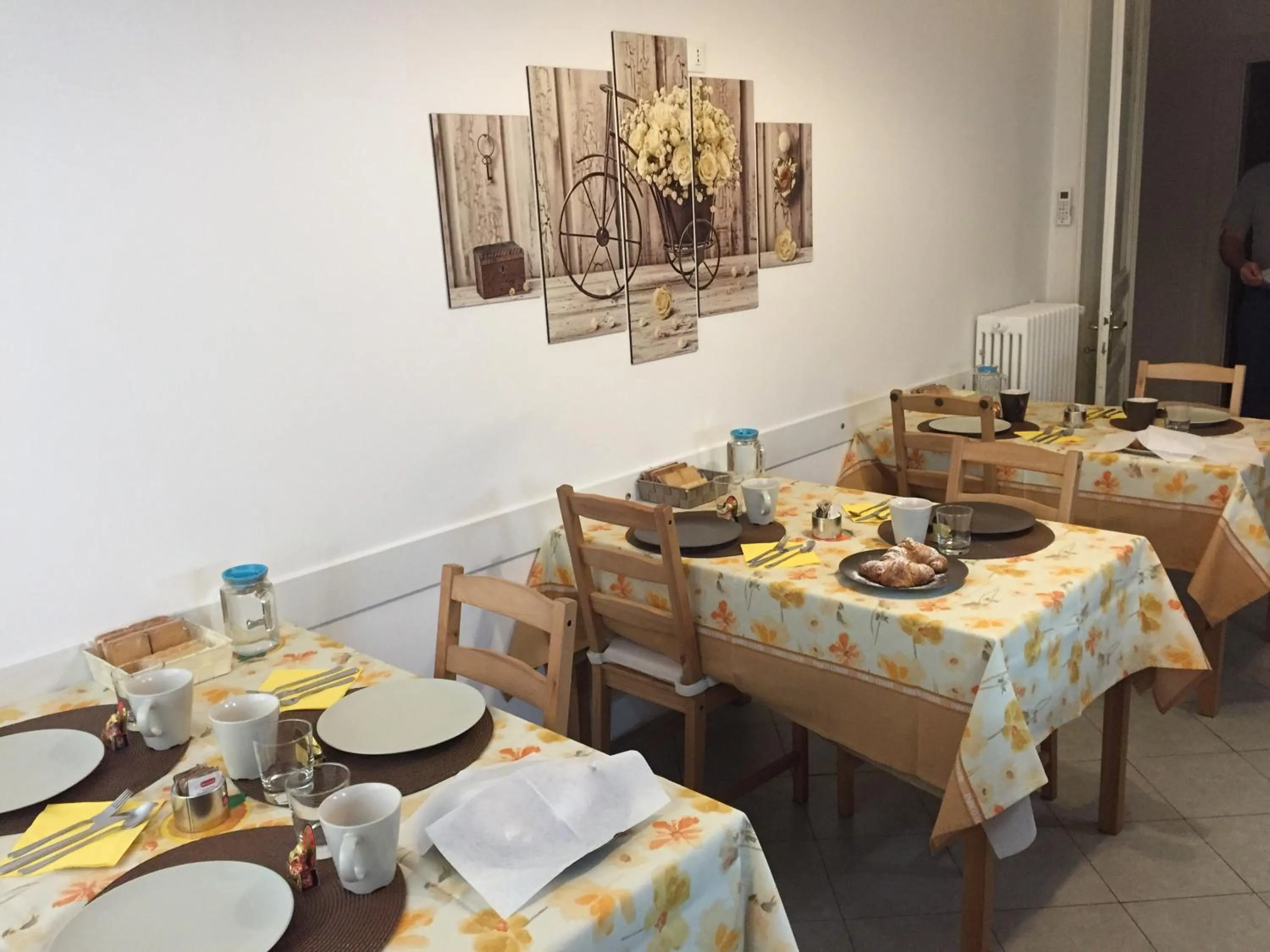 Restaurant/places to eat in Golden Rooms Bed & Breakfast