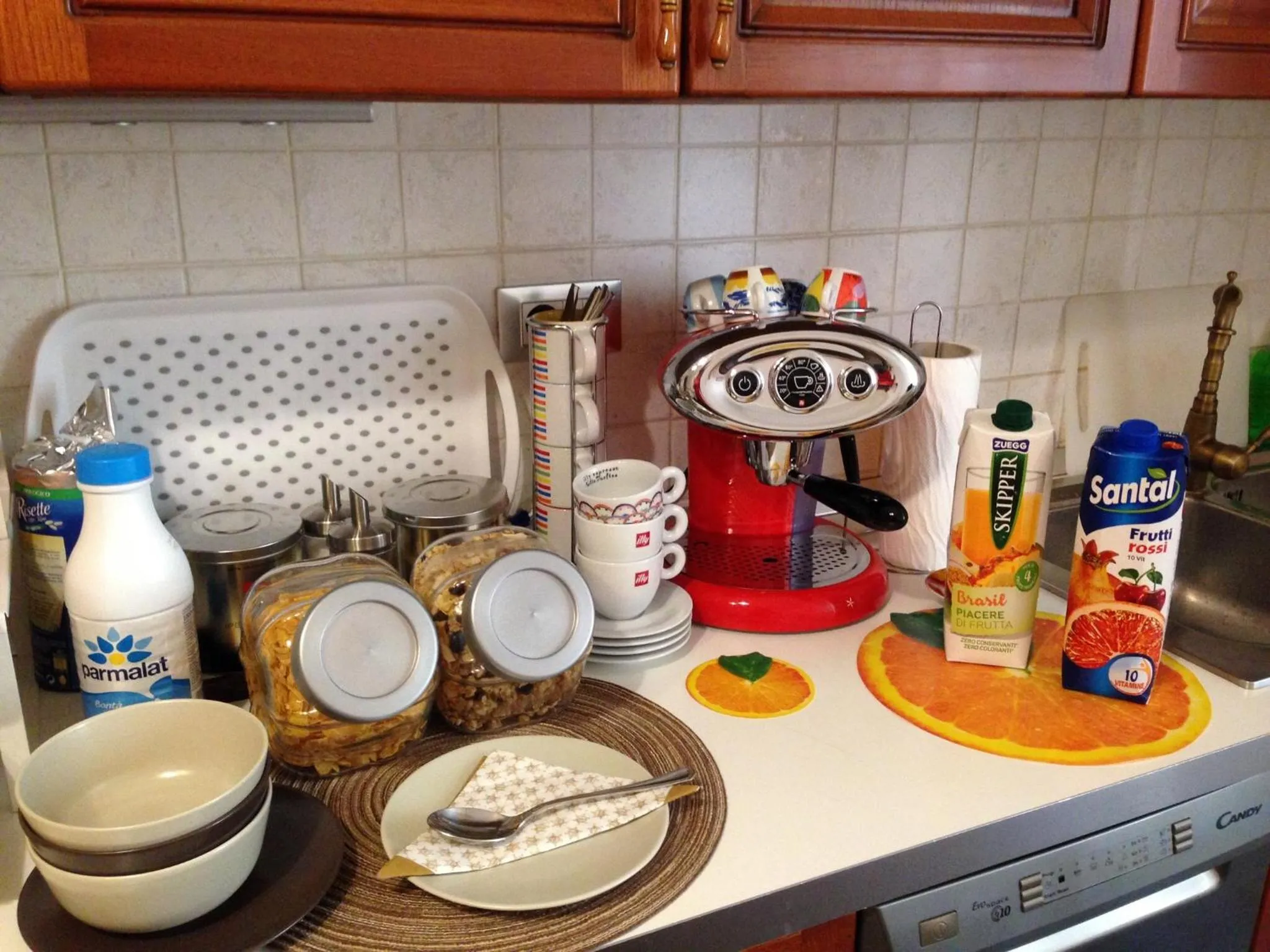 Coffee/tea facilities in Golden Rooms Bed & Breakfast