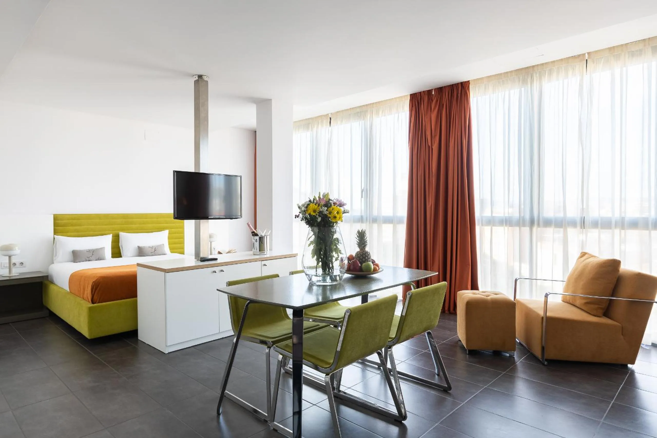 Living room, Bed in Cosmo Apartments Sants