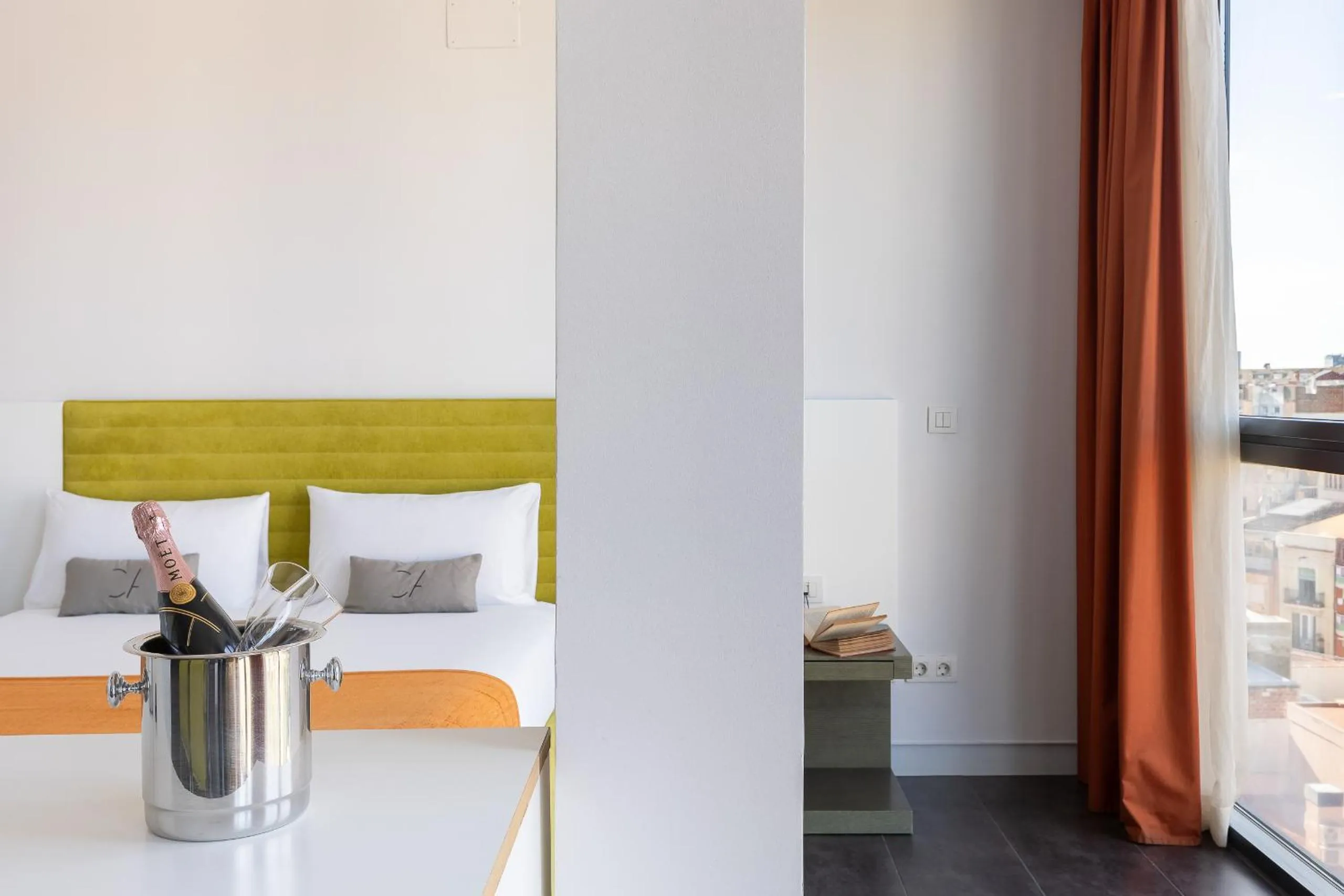 Bedroom, Bed in Cosmo Apartments Sants