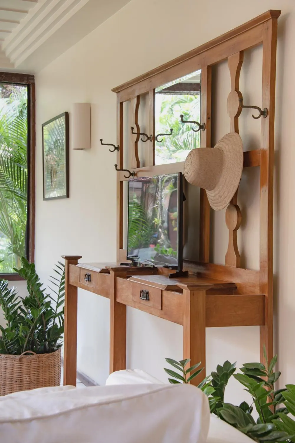 Communal lounge/ TV room in Le Relais La Borie