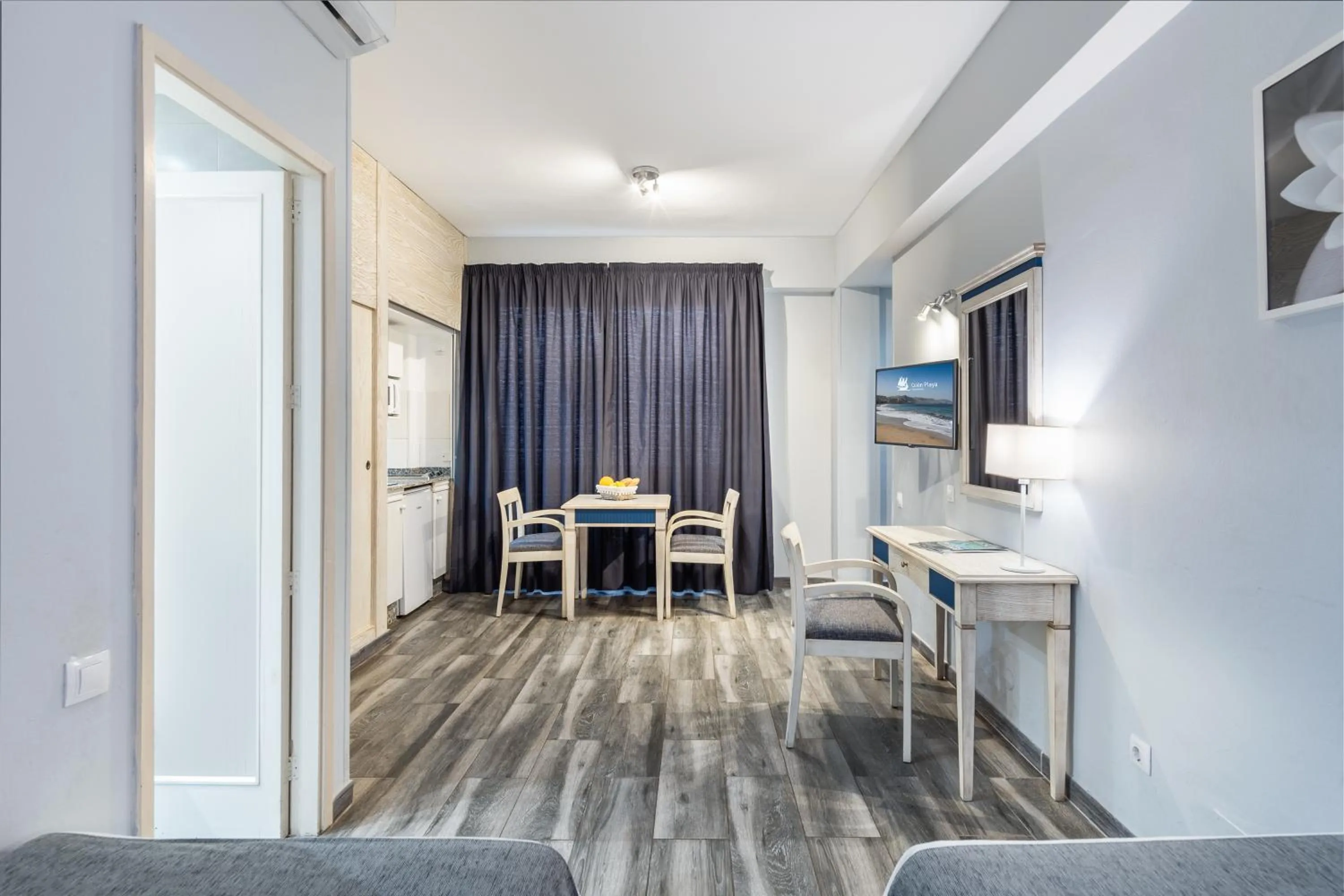 Photo of the whole room in Apartamentos Colón Playa