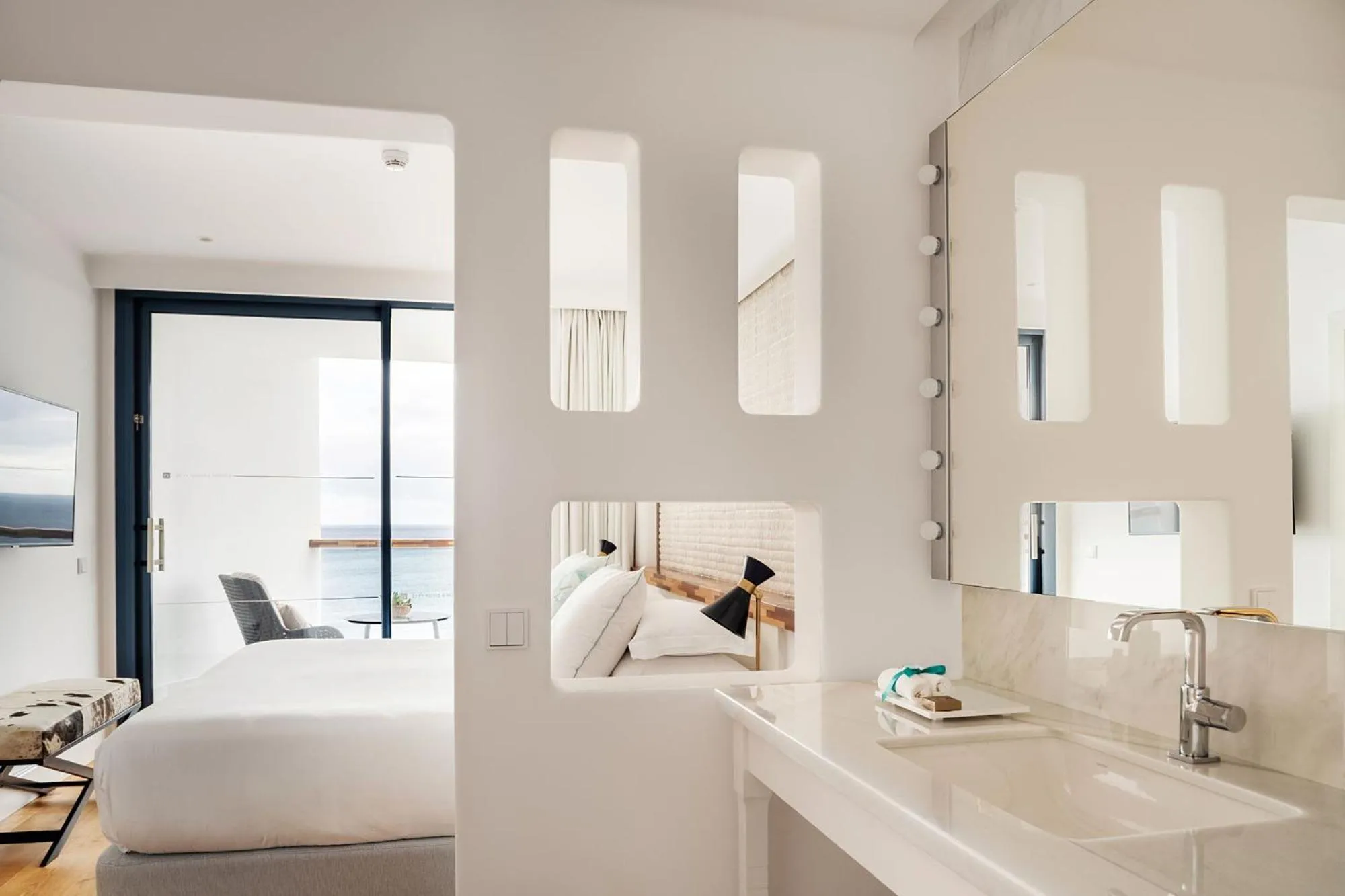 Bedroom, Bed in Hotel Fariones