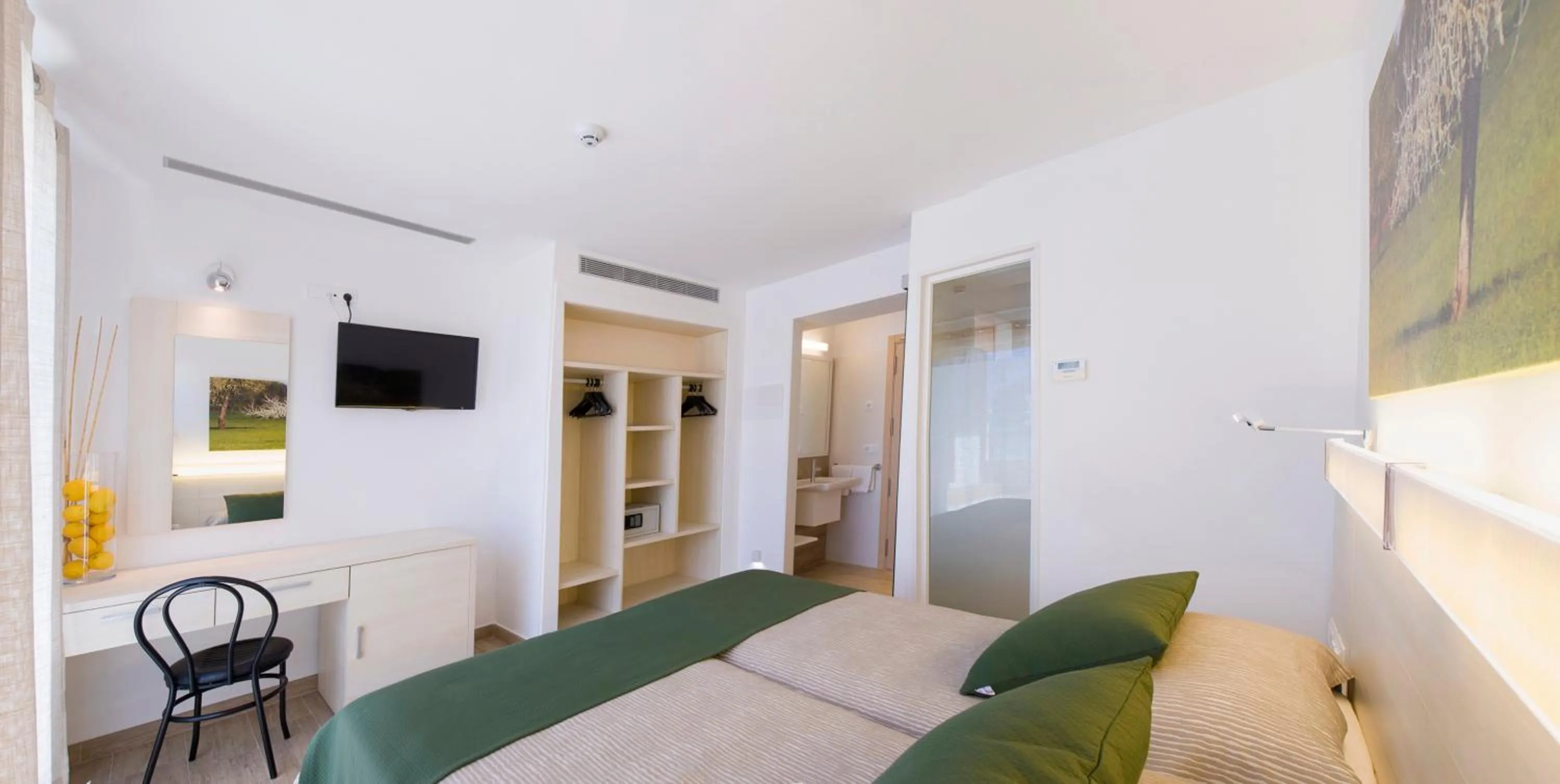 TV and multimedia in Hostal Marí