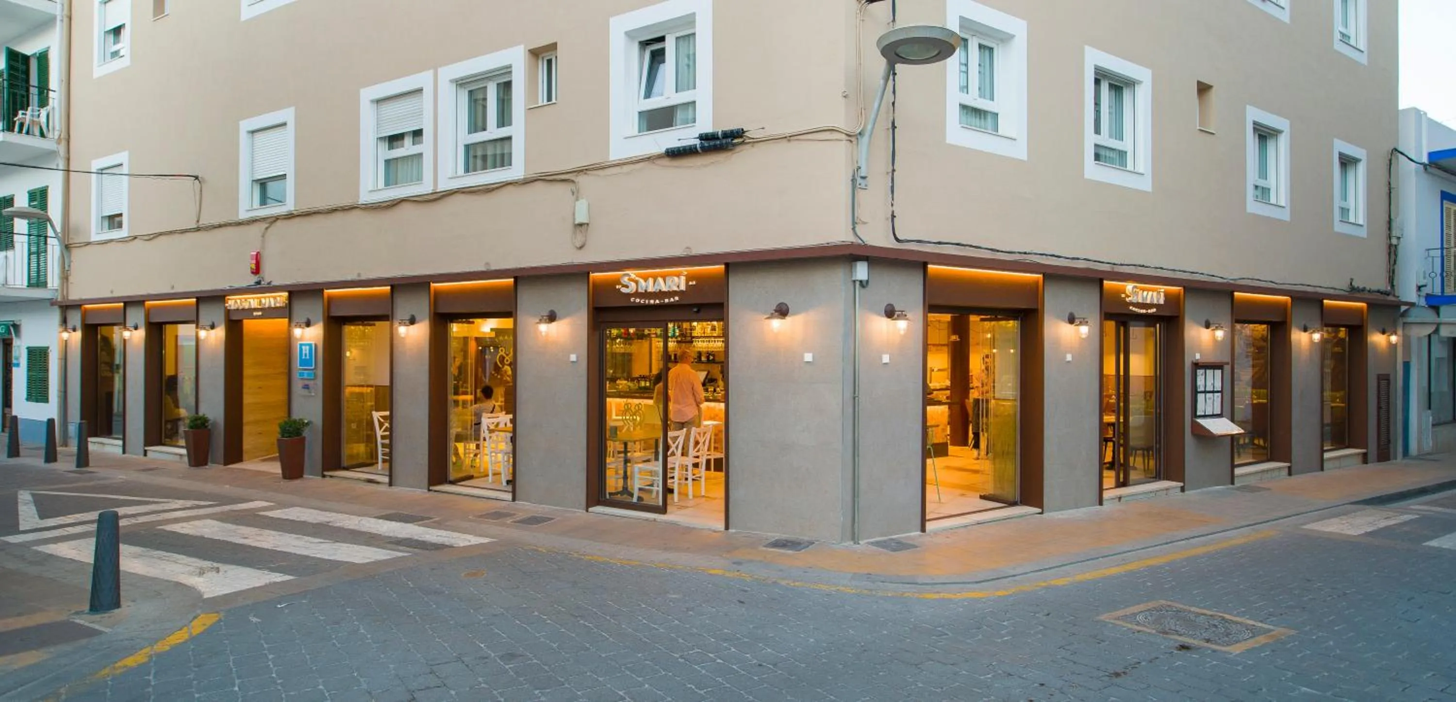 Facade/entrance in Hostal Marí