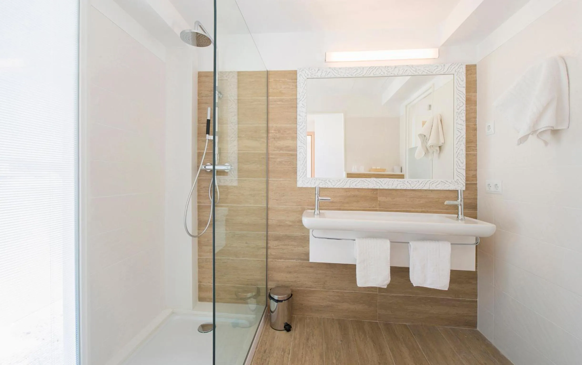 Bathroom in Hostal Marí