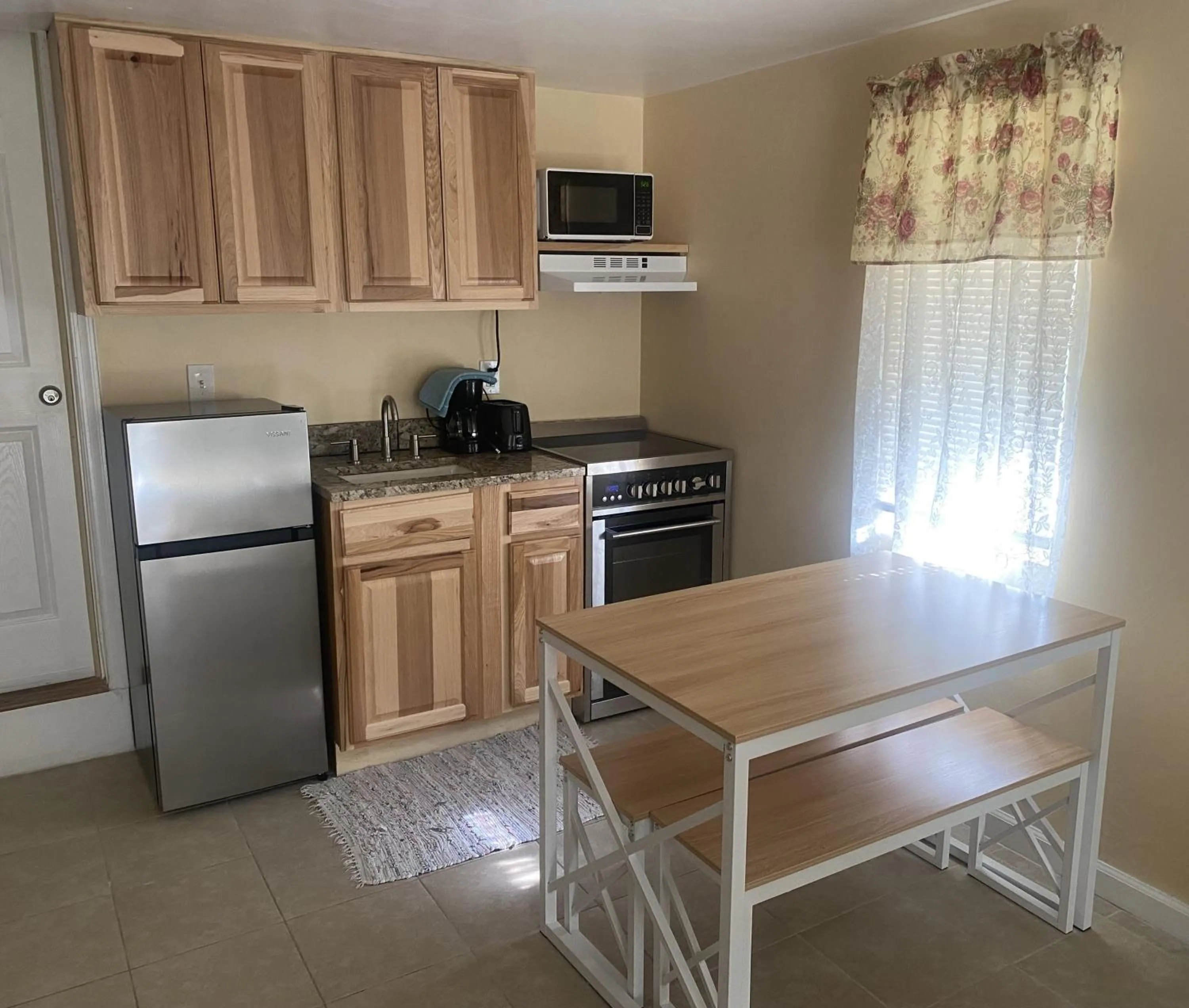 Kitchen or kitchenette in Angie's Guest Cottage