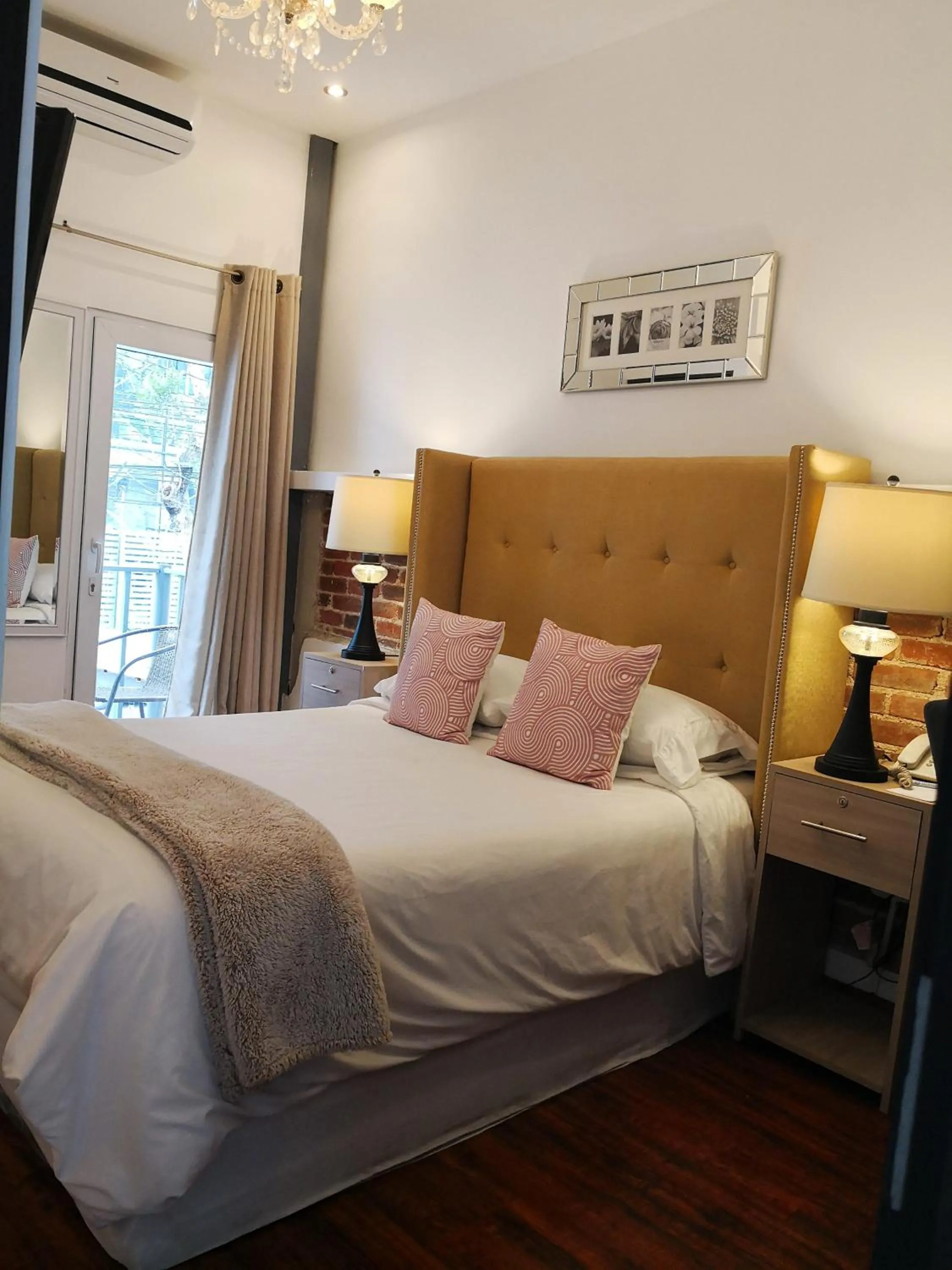 Photo of the whole room, Bed in Meraki Boutique Hotel