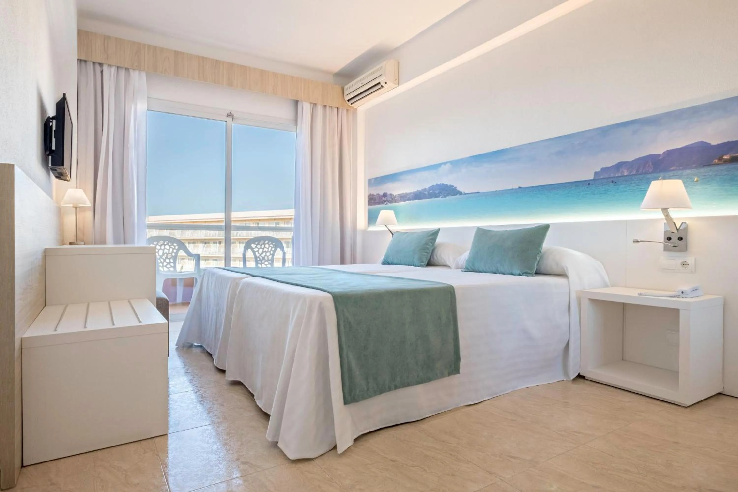 Decorative detail, Bed in azuLine Hotel Bahamas y Bahamas II