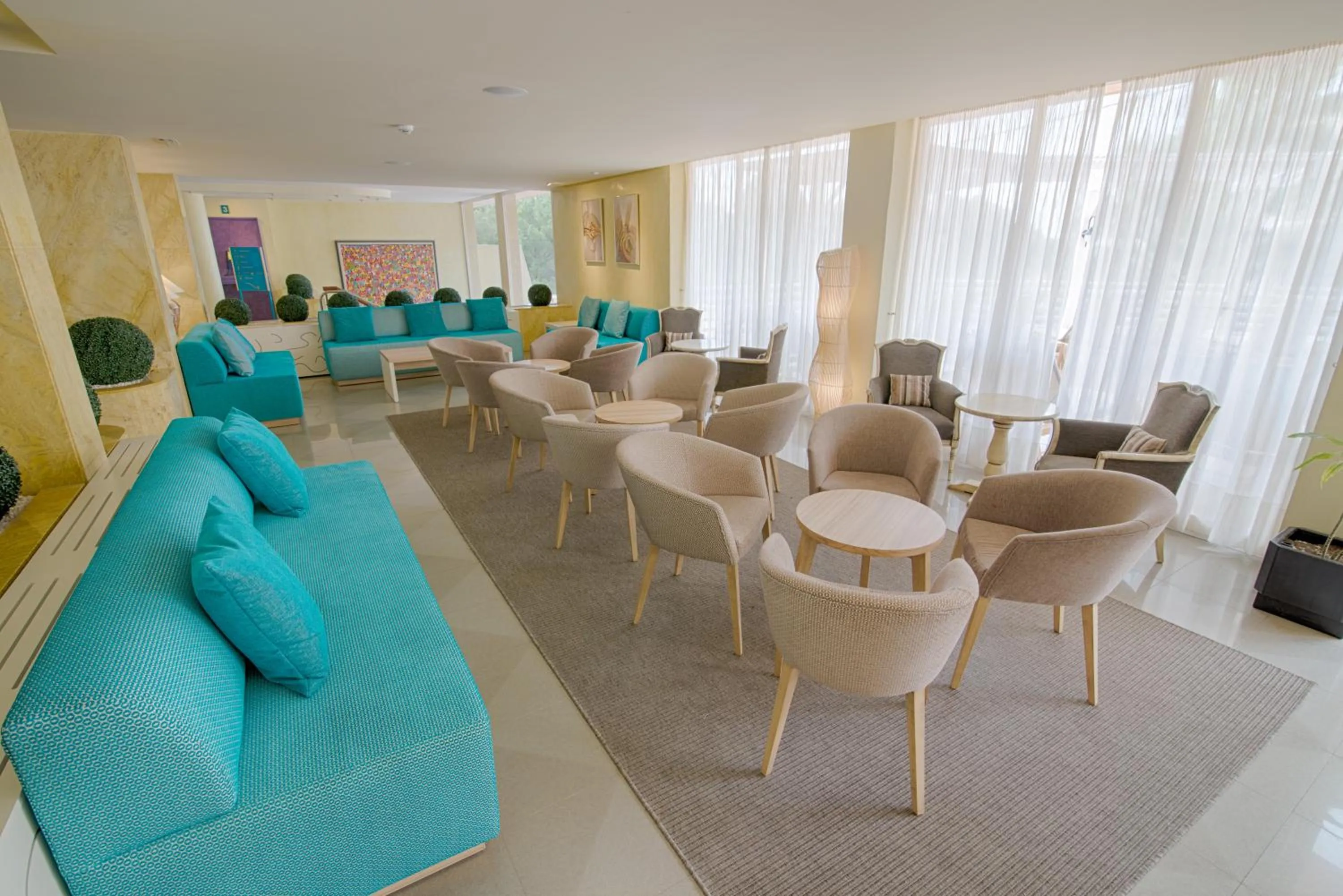 Lounge or bar in azuLine Hotel Bahamas y Bahamas II