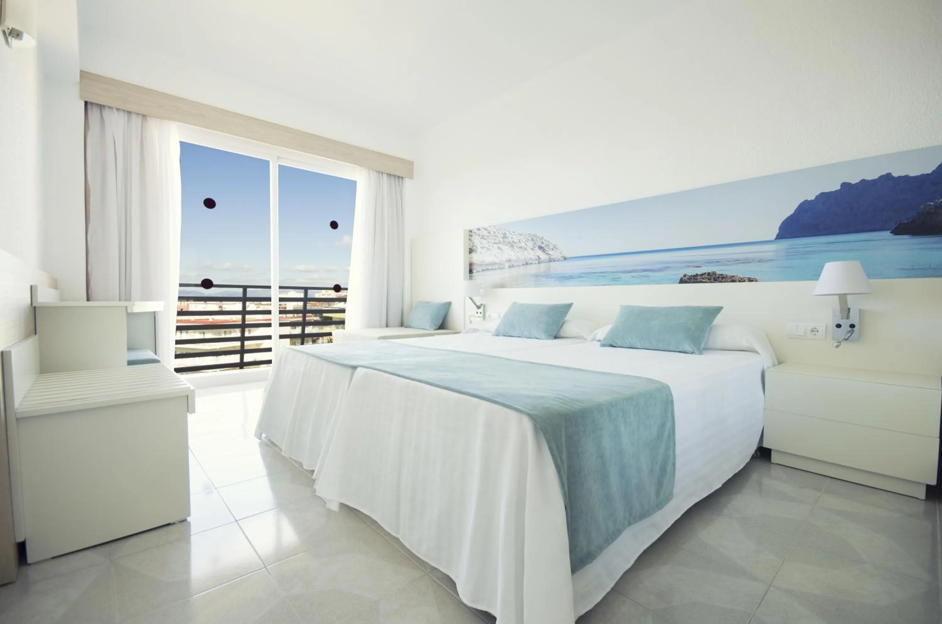 Photo of the whole room, Bed in azuLine Hotel Bahamas y Bahamas II