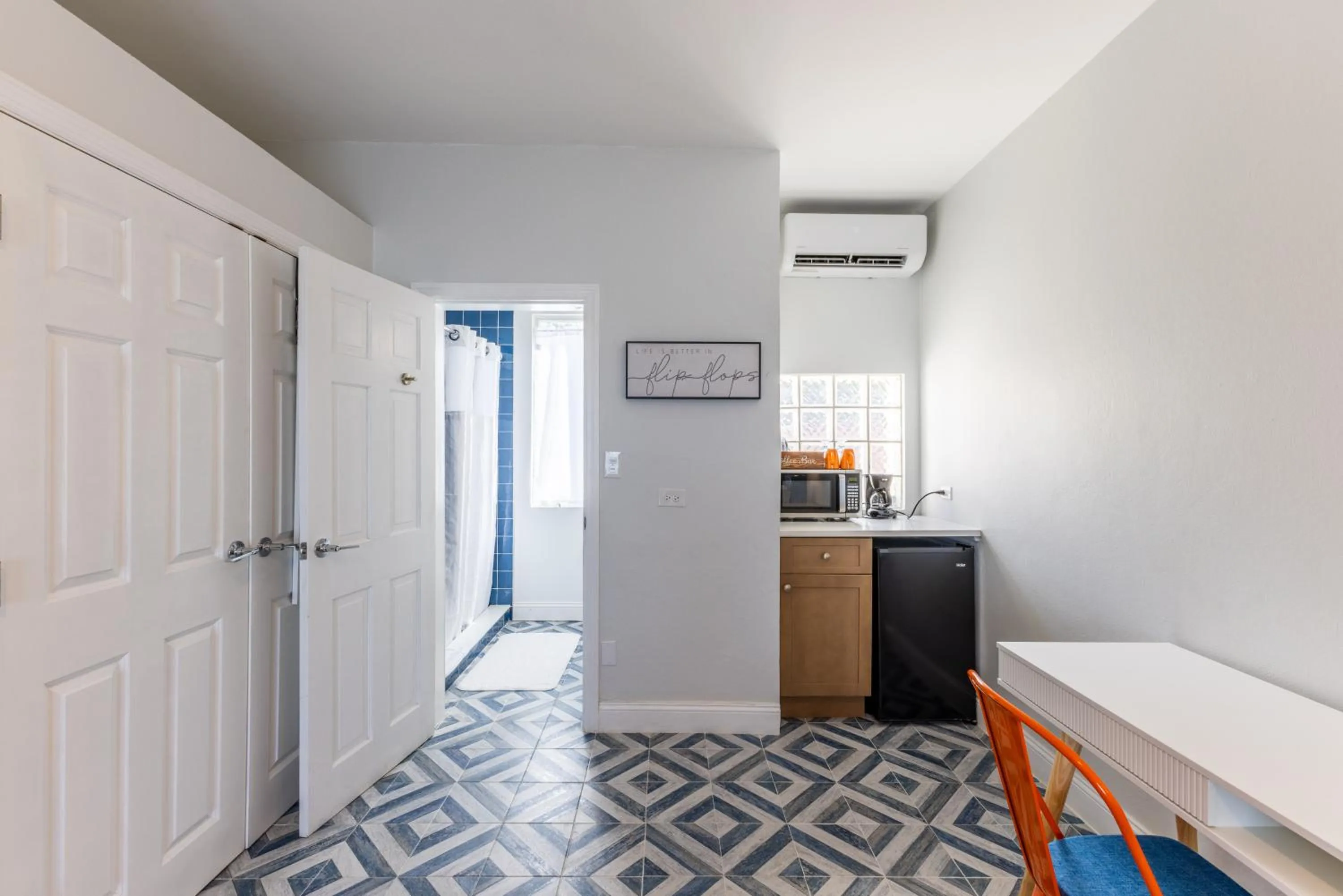 Coffee/tea facilities in Sebastian's on the beach hotel