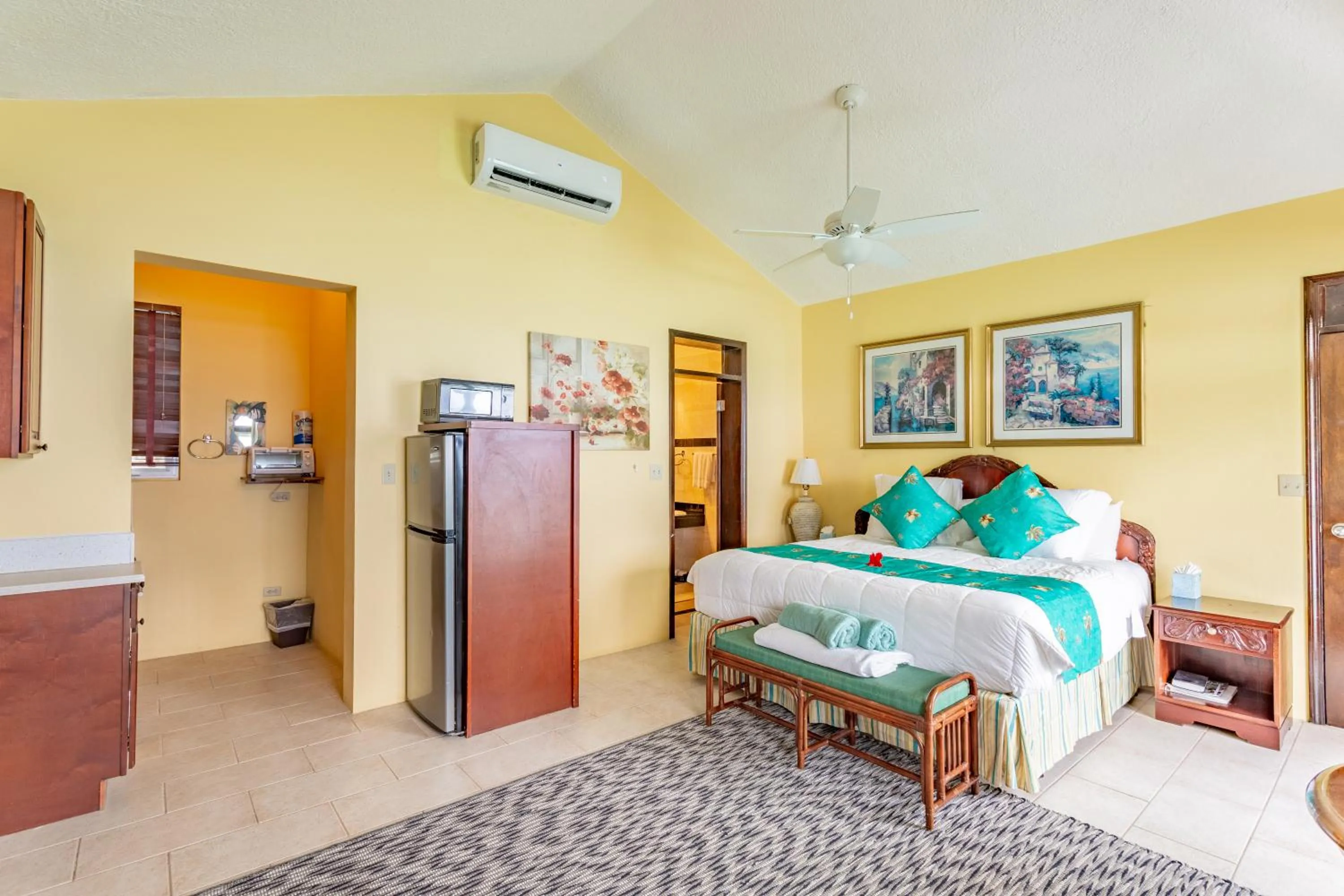 Kitchen or kitchenette, Bed in Sebastian's on the beach hotel