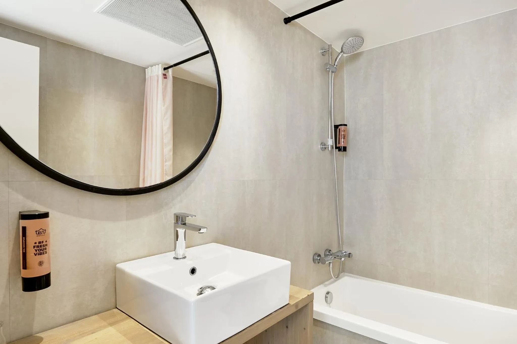 Shower in tent Capi Playa