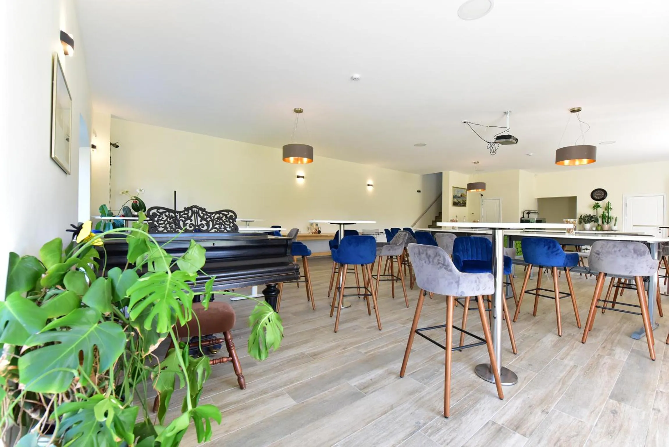 Restaurant/places to eat in Auroradream