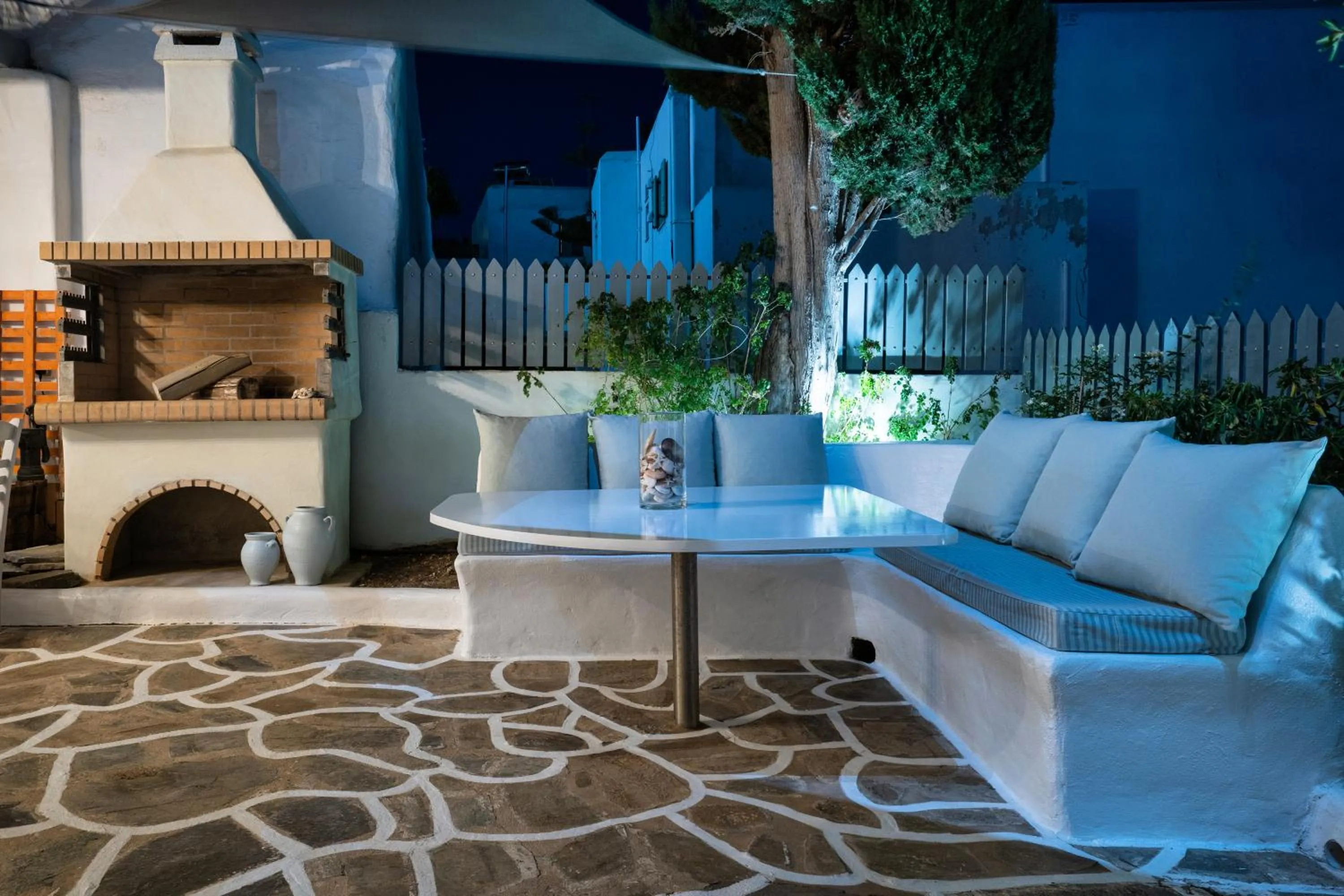 Restaurant/places to eat in Hotel Iris