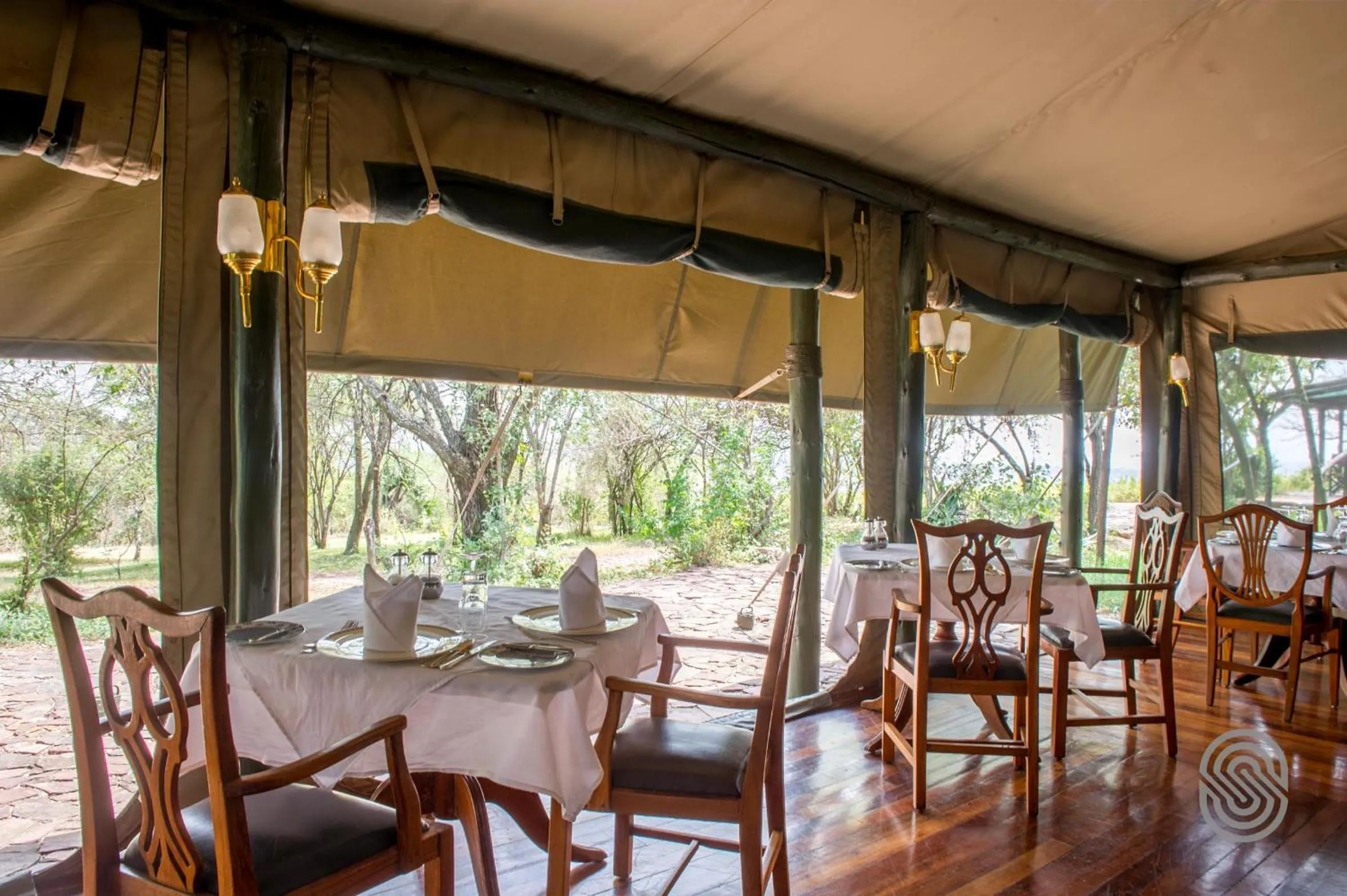 Dining area in Kirawira Serena Camp