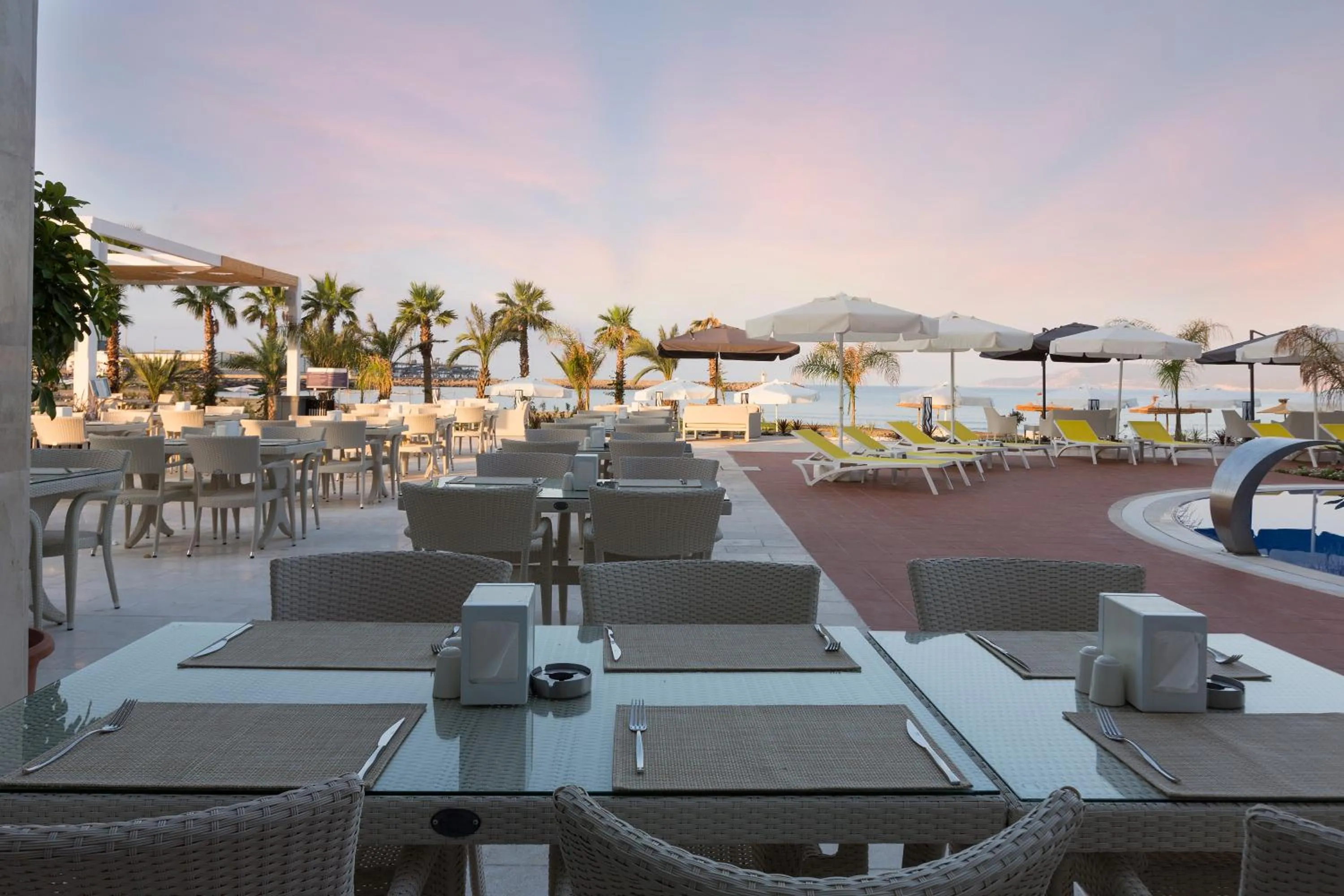 Restaurant/places to eat in Marpessa Blue Beach Resort & SPA Hotel