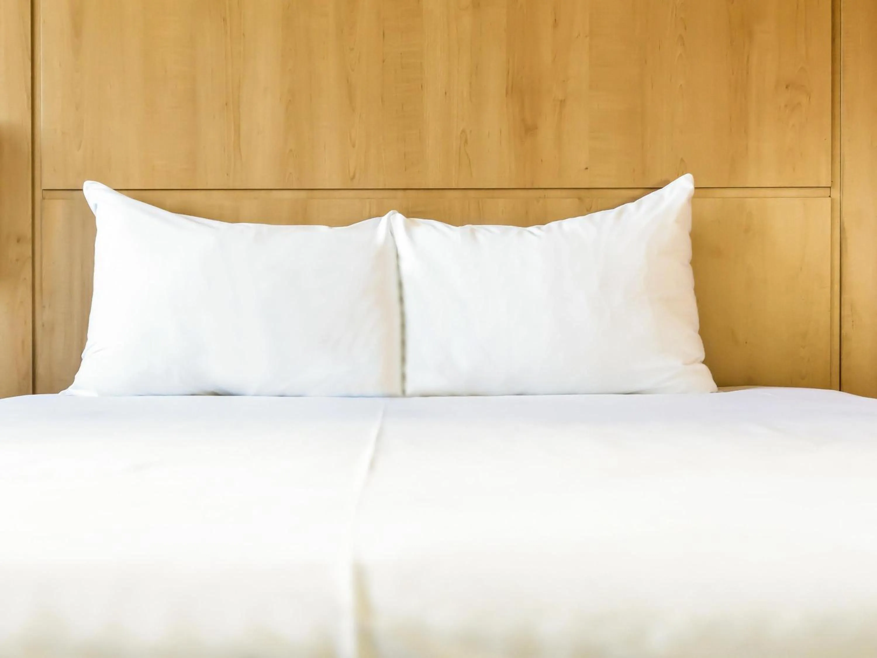 Bedroom, Bed in Ibis Girona