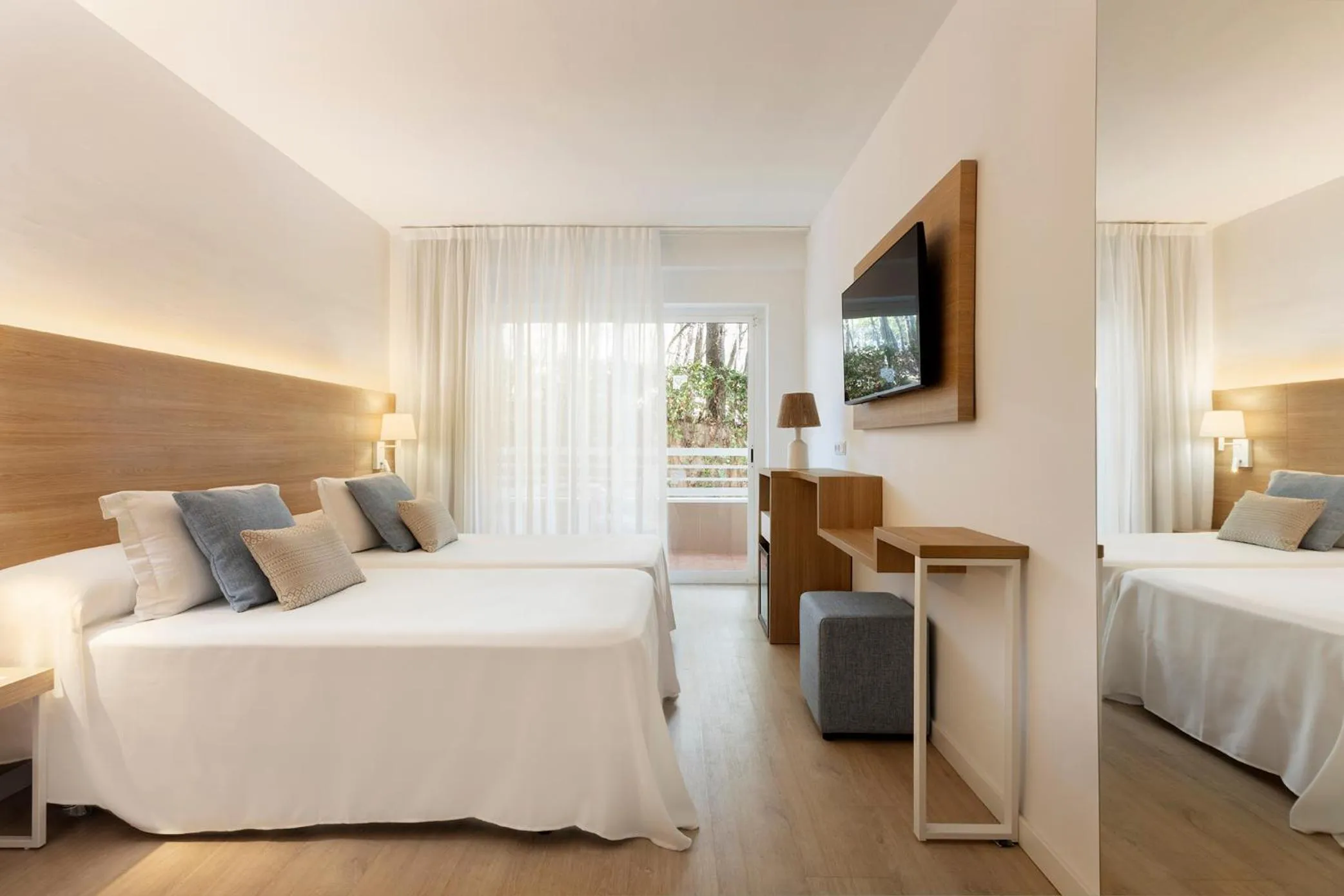 Bed in Hotel Cala Font