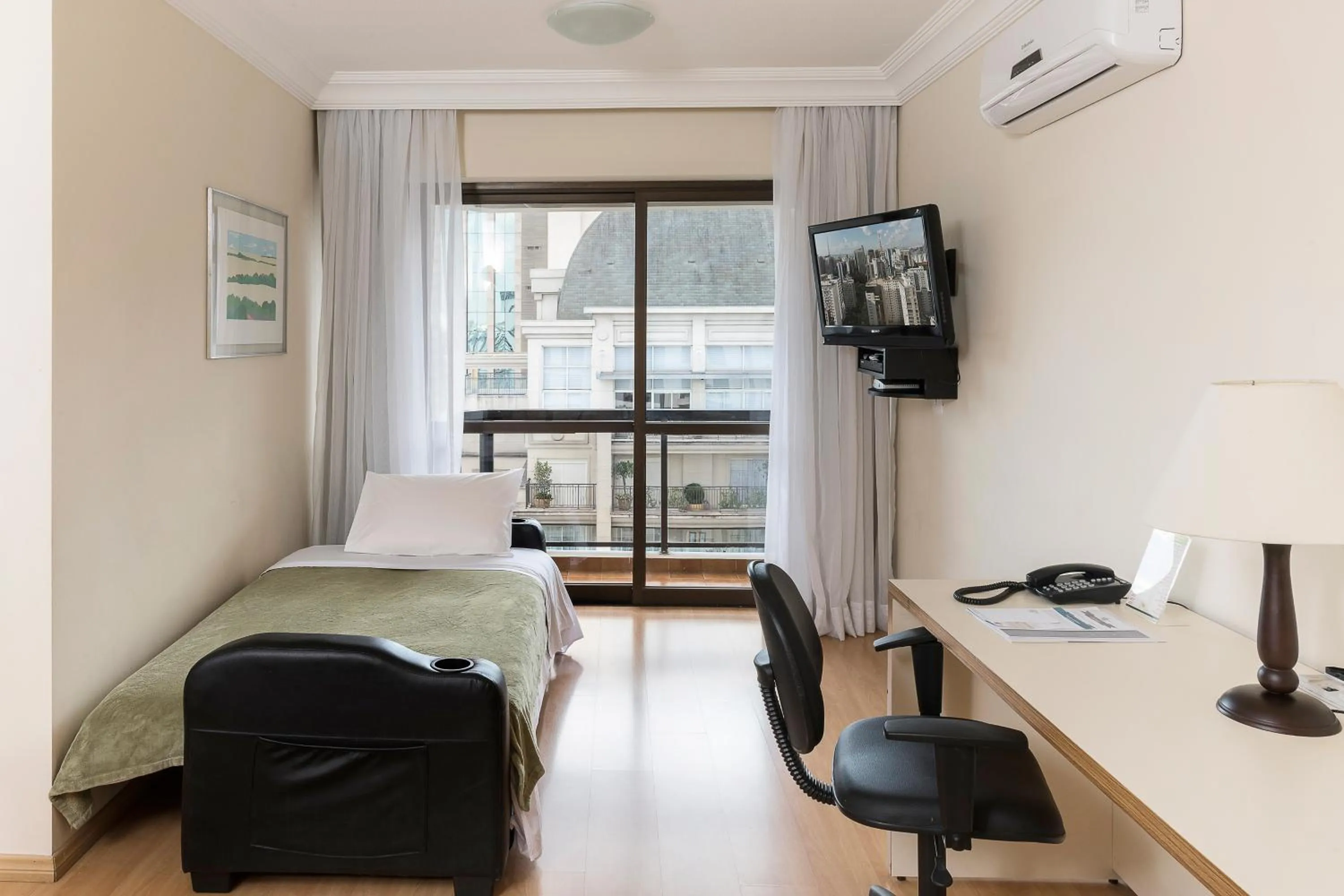 Bed in Central Park Flat Jardins