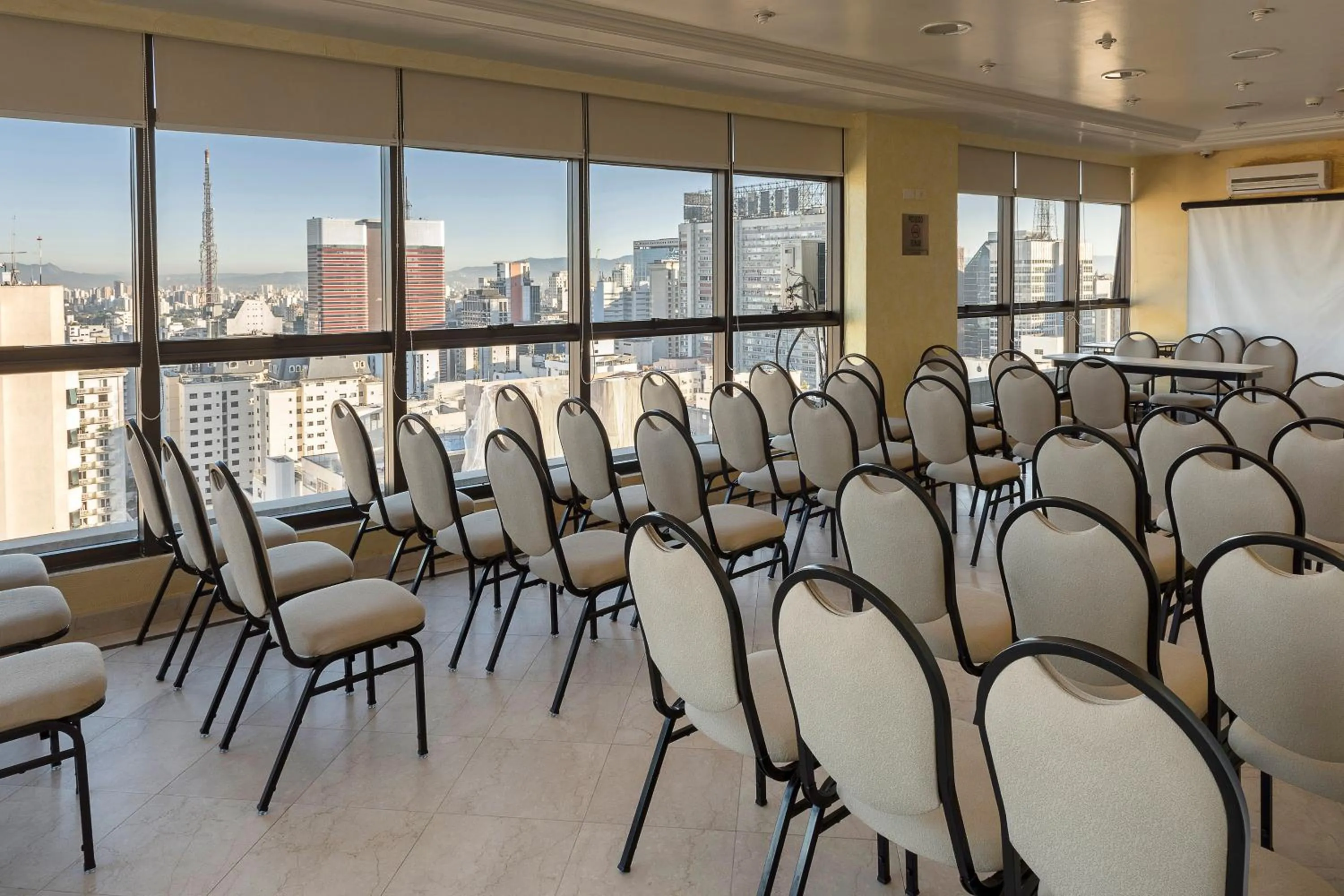 Meeting/conference room in Central Park Flat Jardins