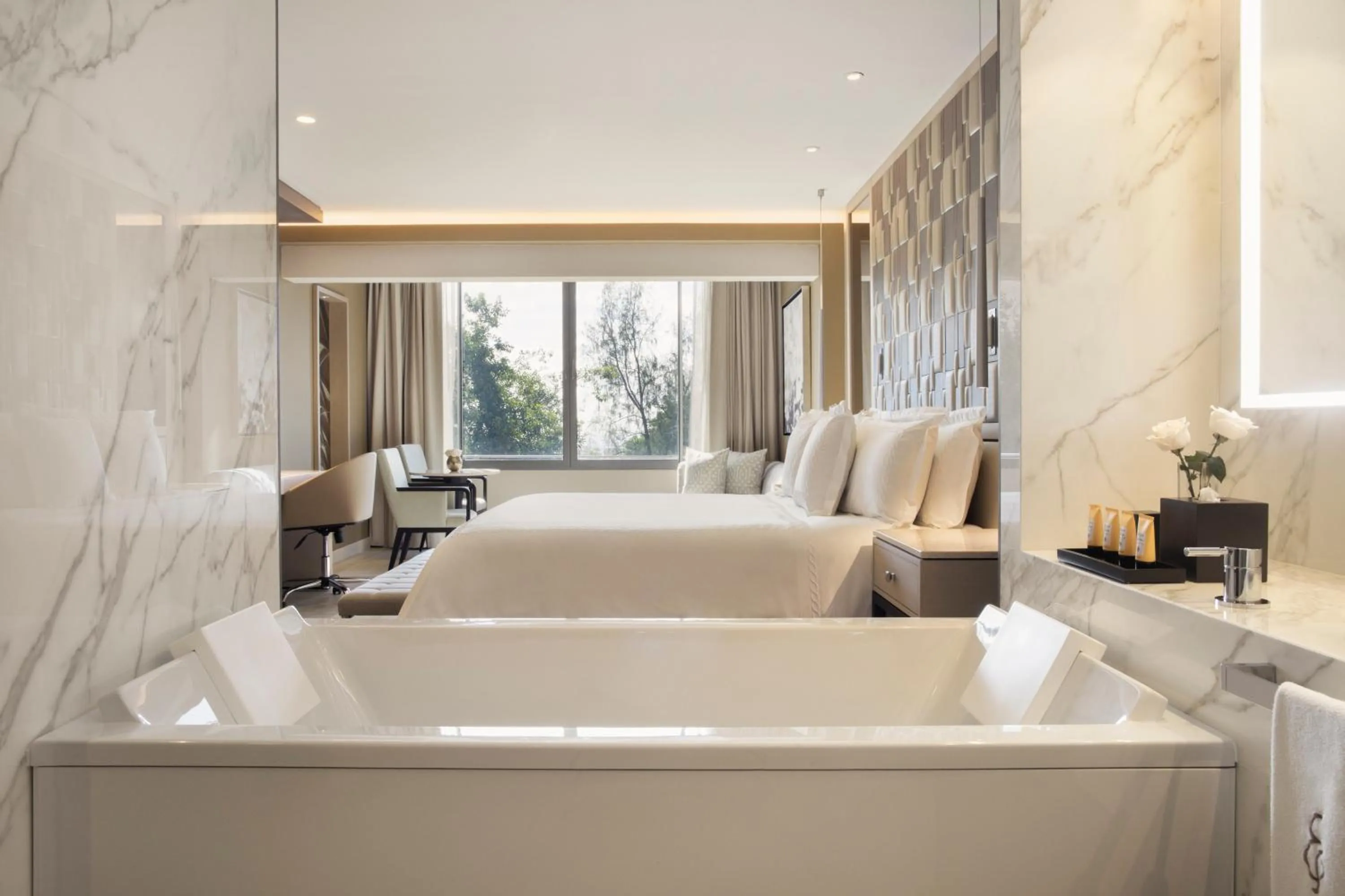 Bathroom, Bed in El Embajador, a Royal Hideaway Hotel